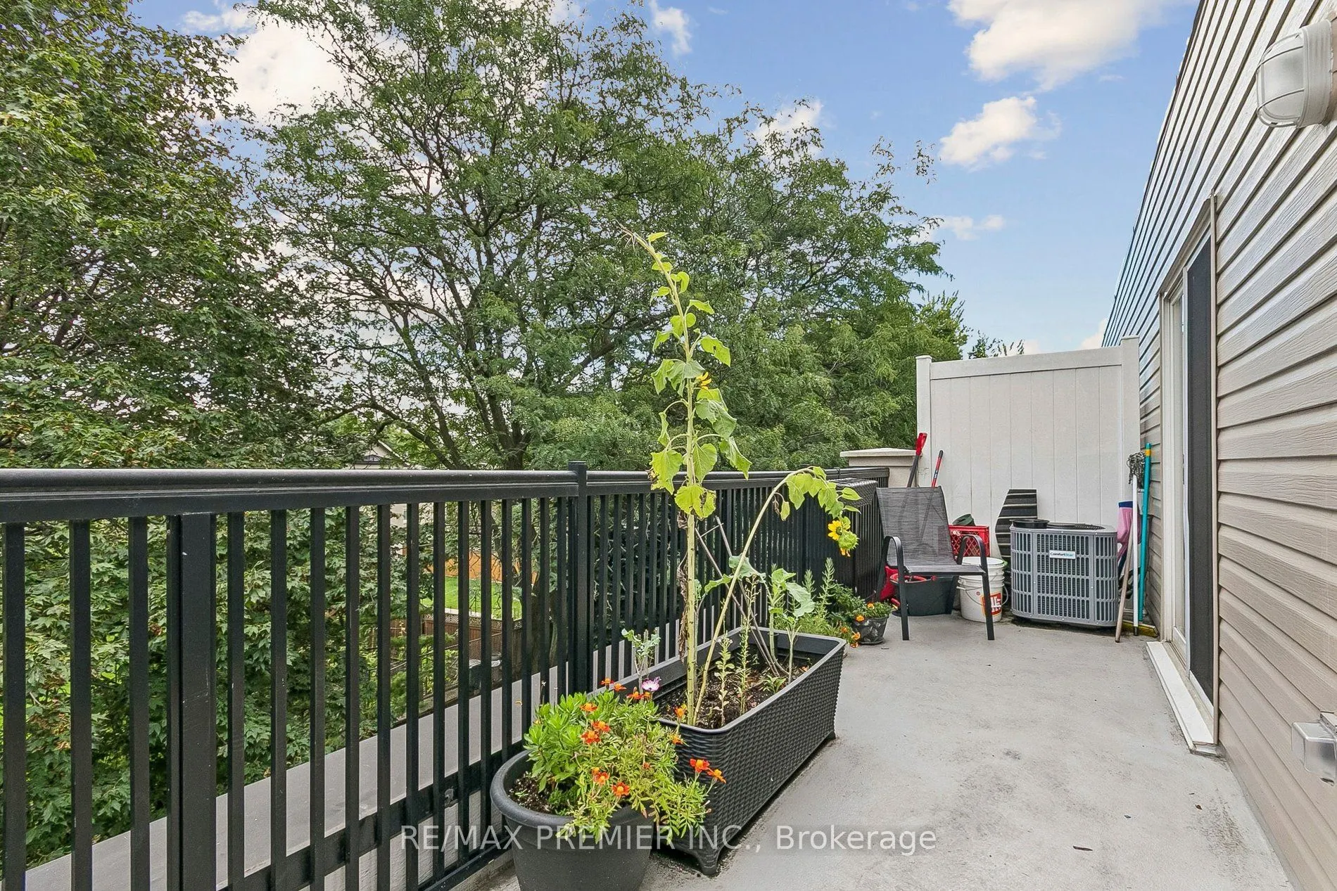 105 George Appleton Way #2152