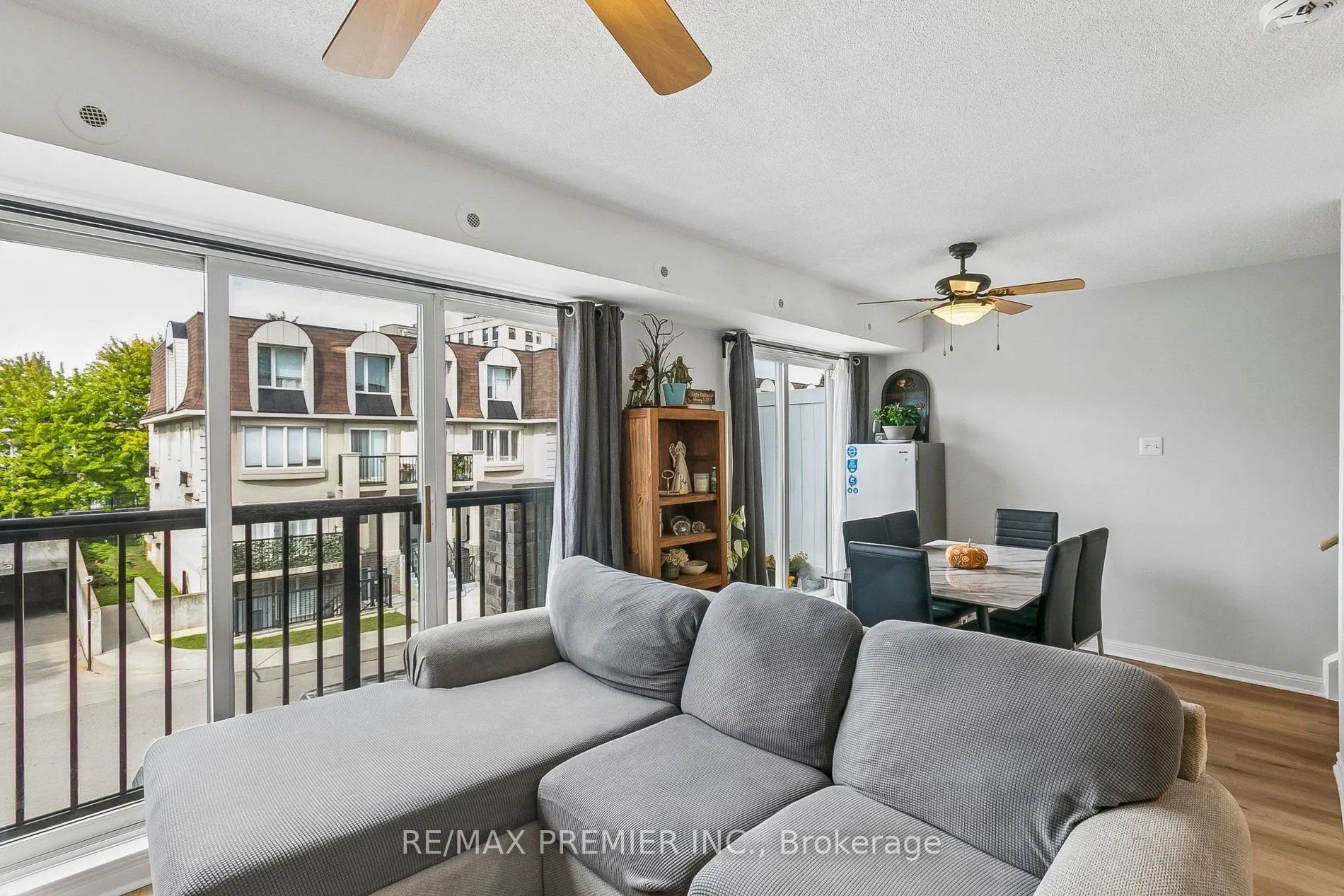 105 George Appleton Way #2152