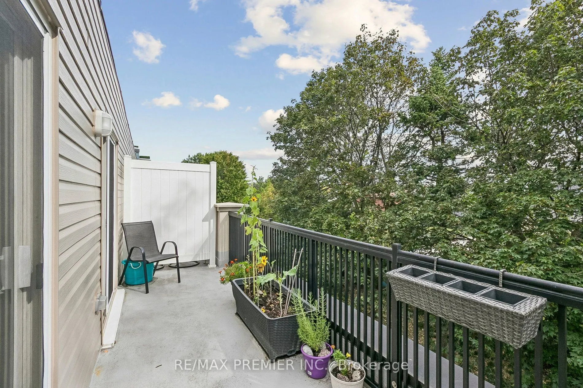 105 George Appleton Way #2152