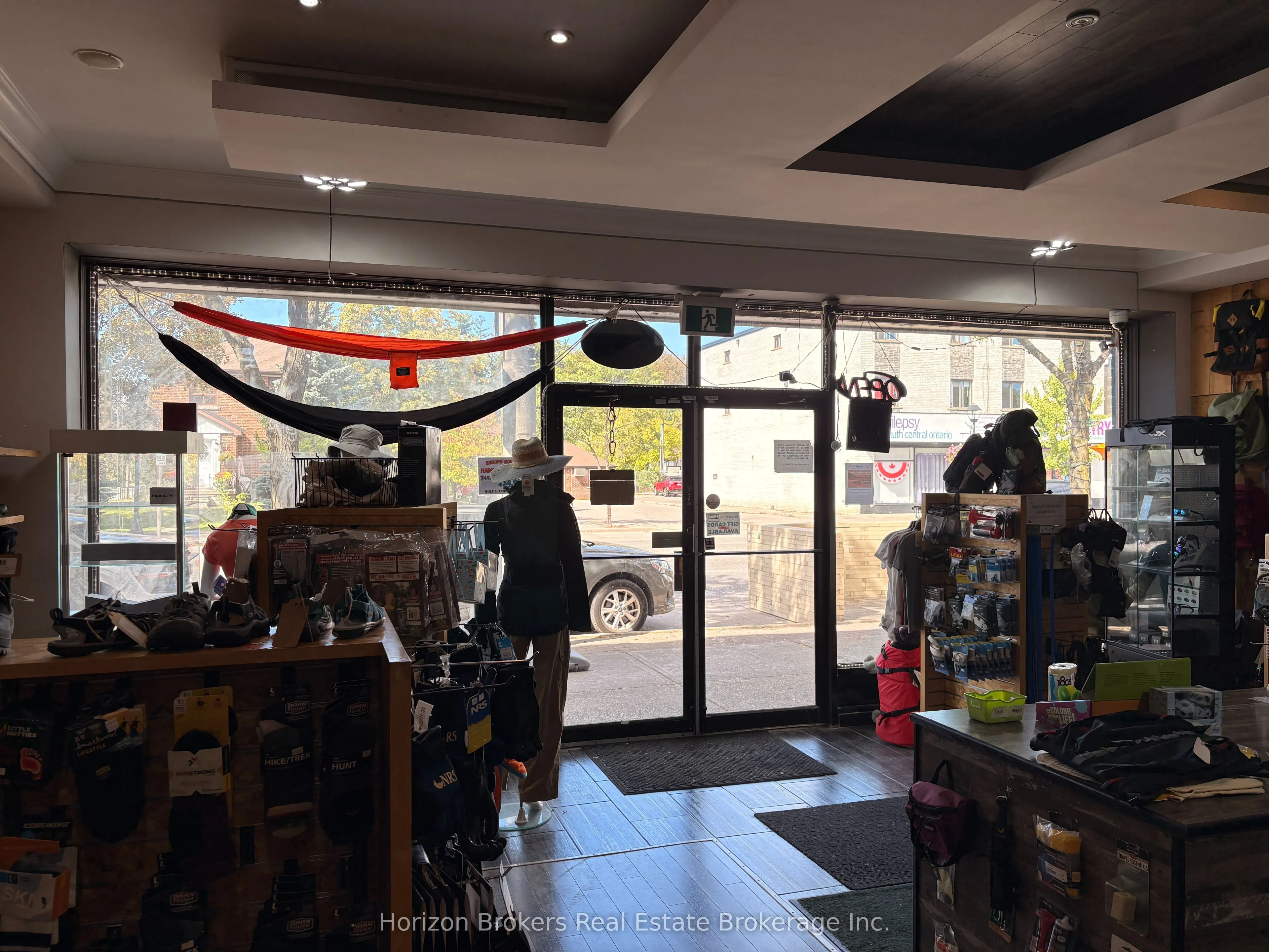 239 Lakeshore Road E