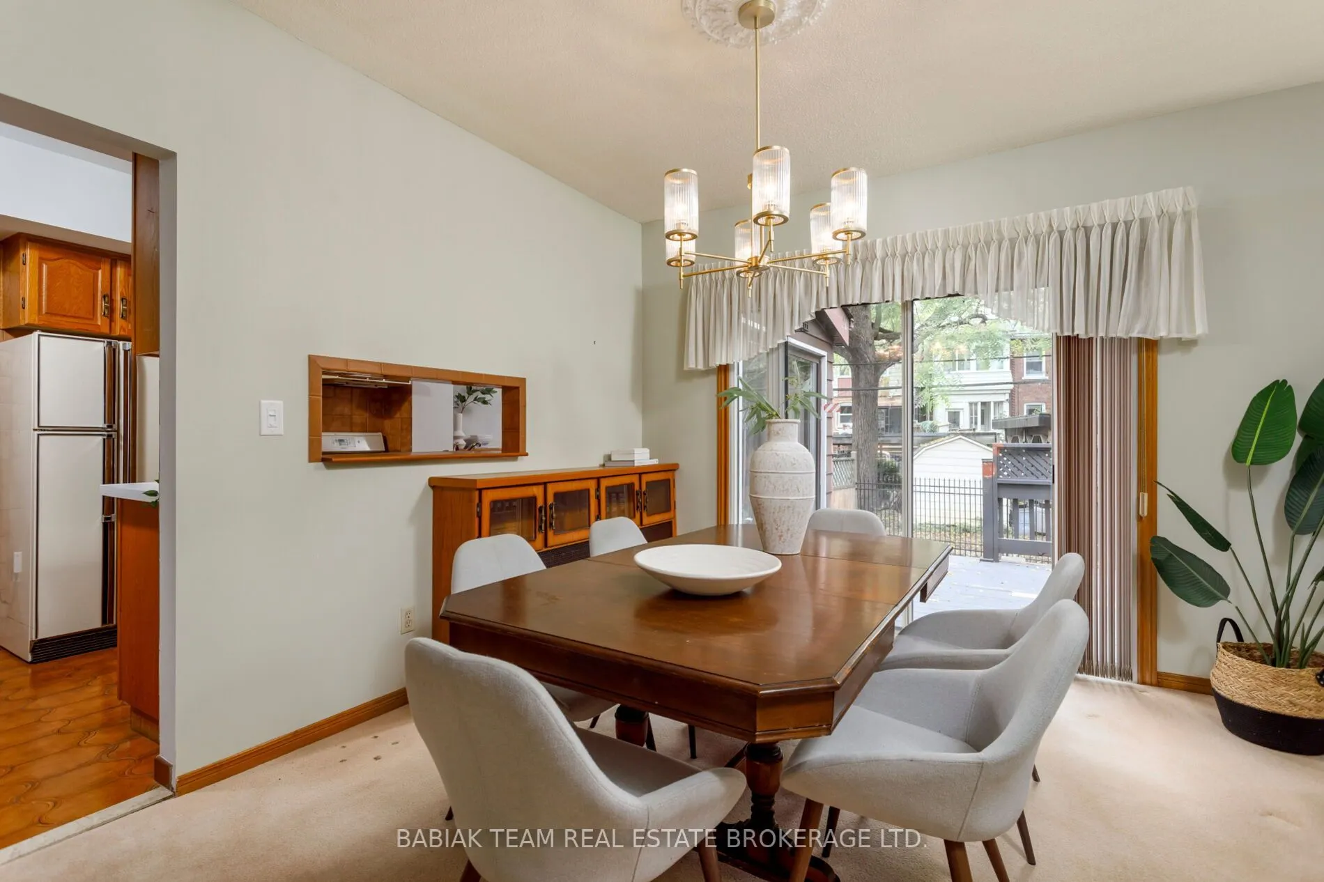 389 Glenlake Avenue