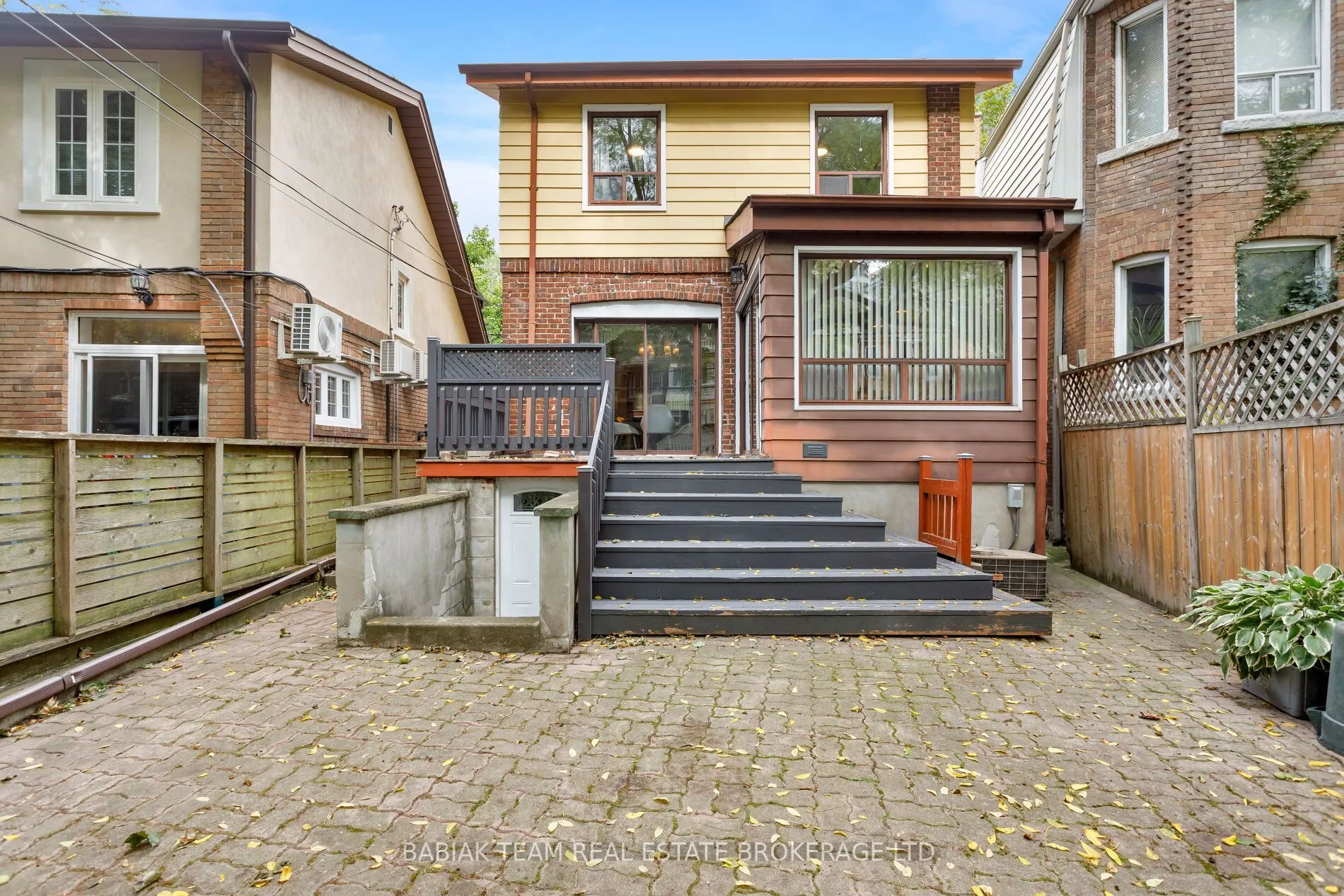 389 Glenlake Avenue