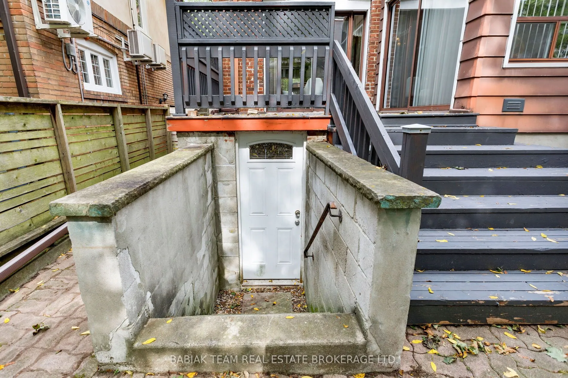 389 Glenlake Avenue