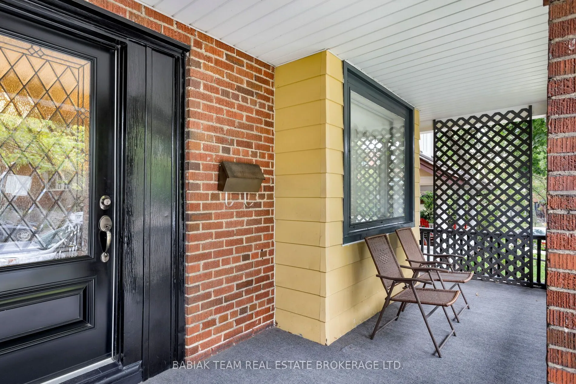 389 Glenlake Avenue