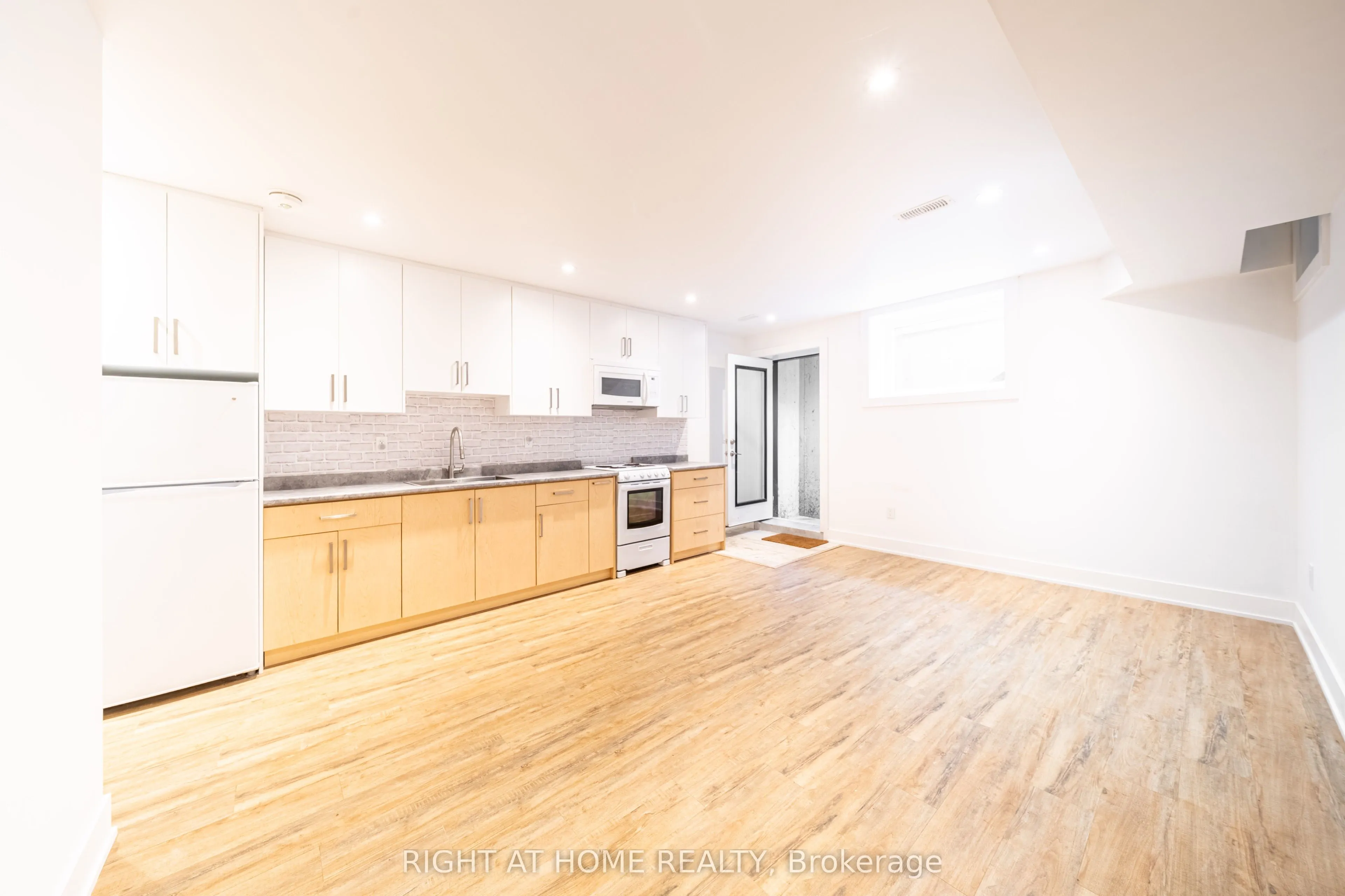 49 B East Drive #Lower