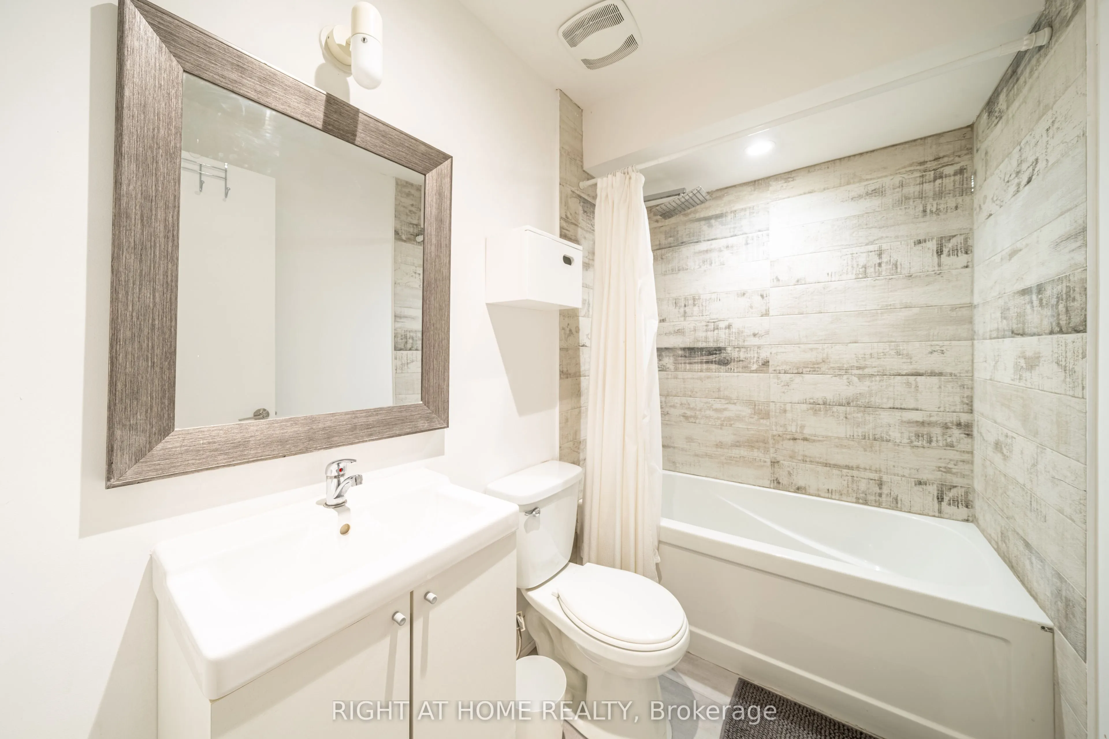 49 B East Drive #Lower