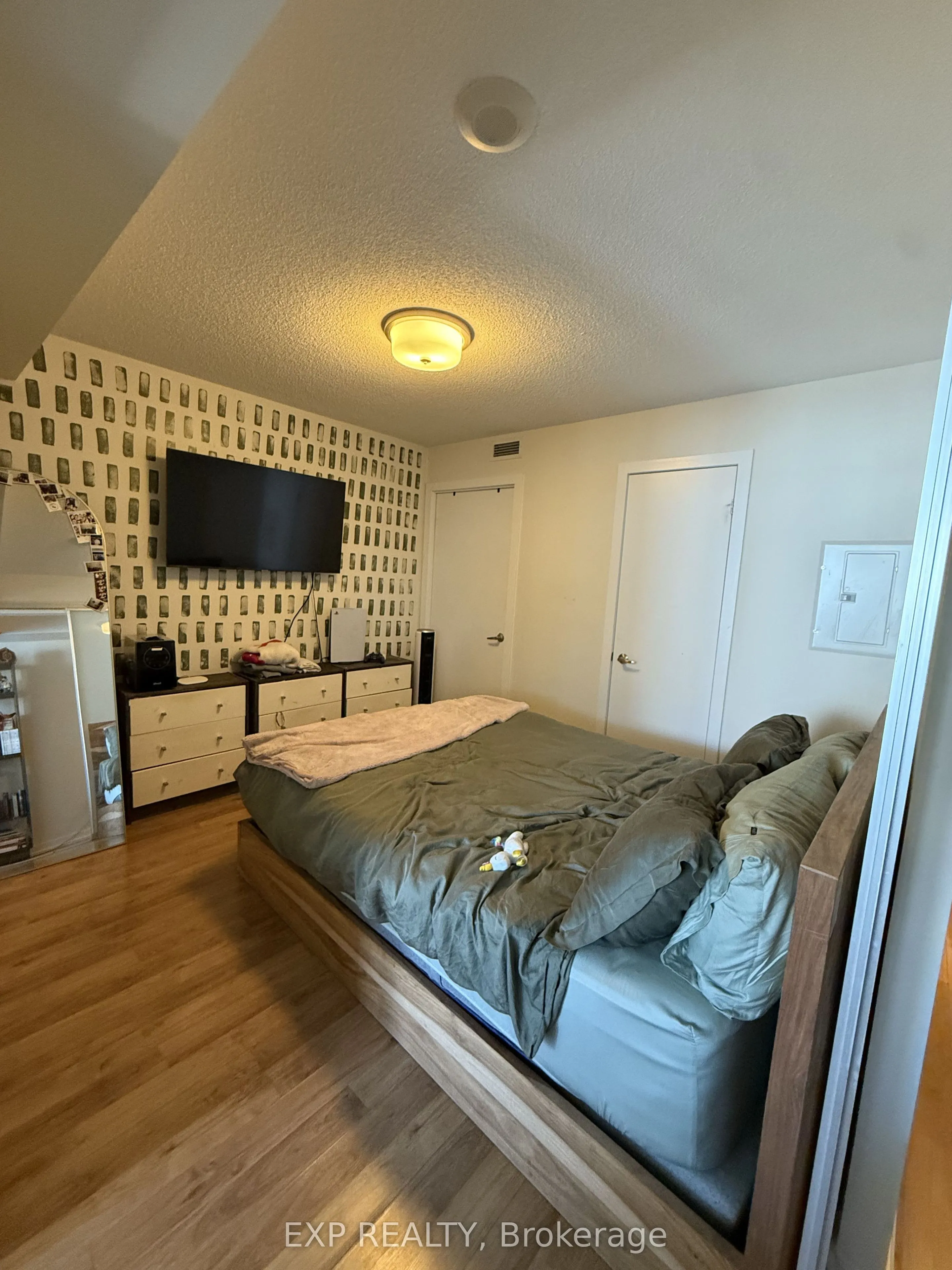 38 Joe Shuster Way #1502
