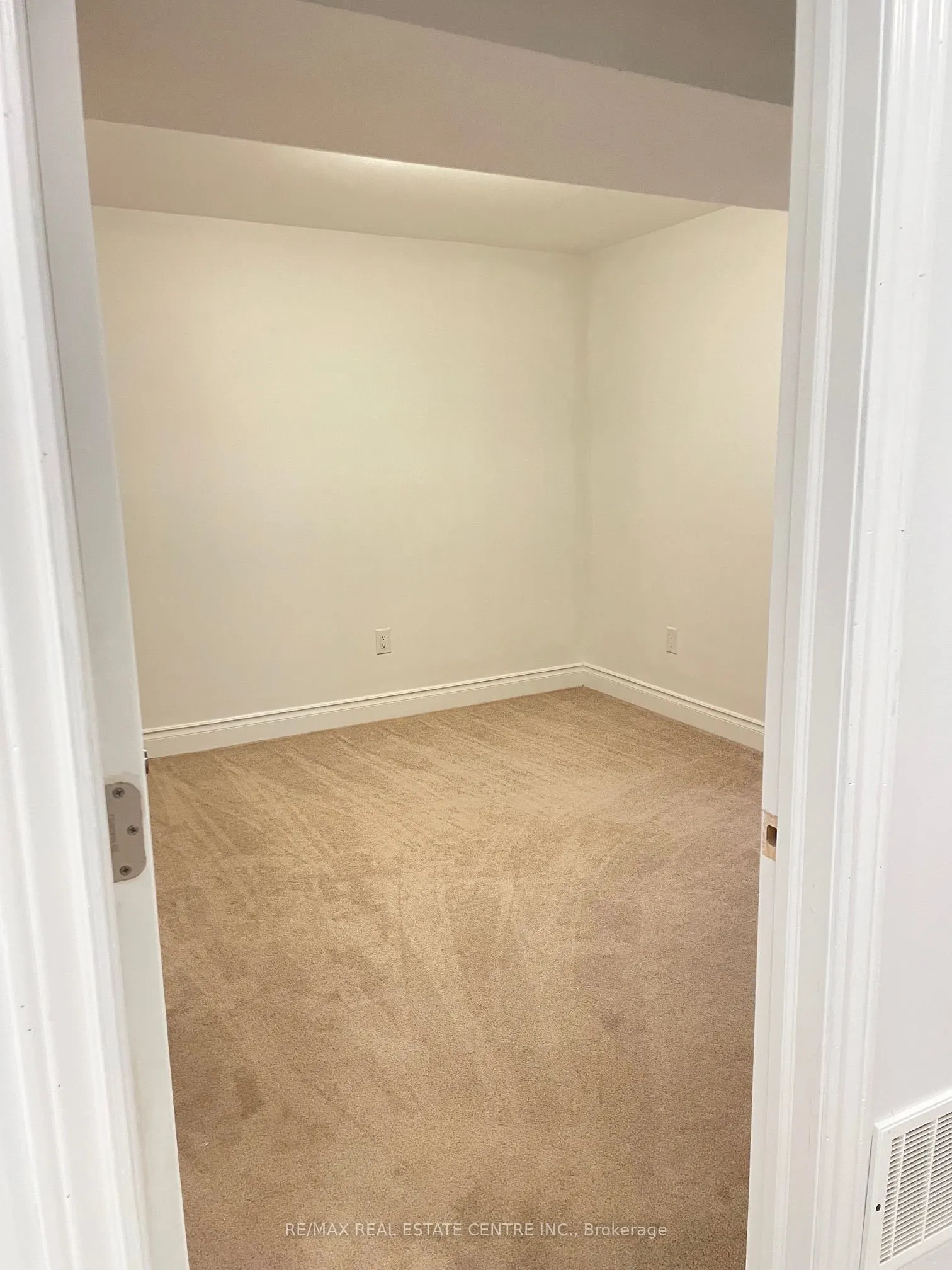 11 Jewelville Street #BASEMENT