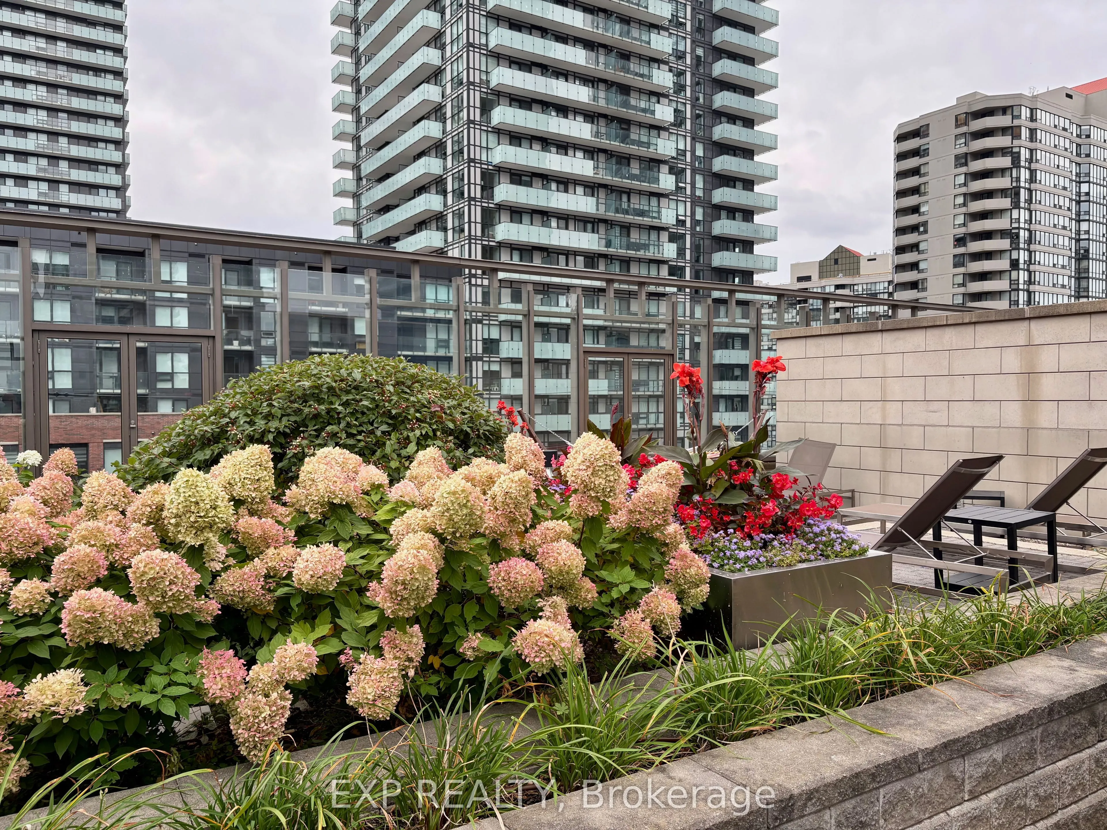 385 PRINCE OF WALES Drive #2304