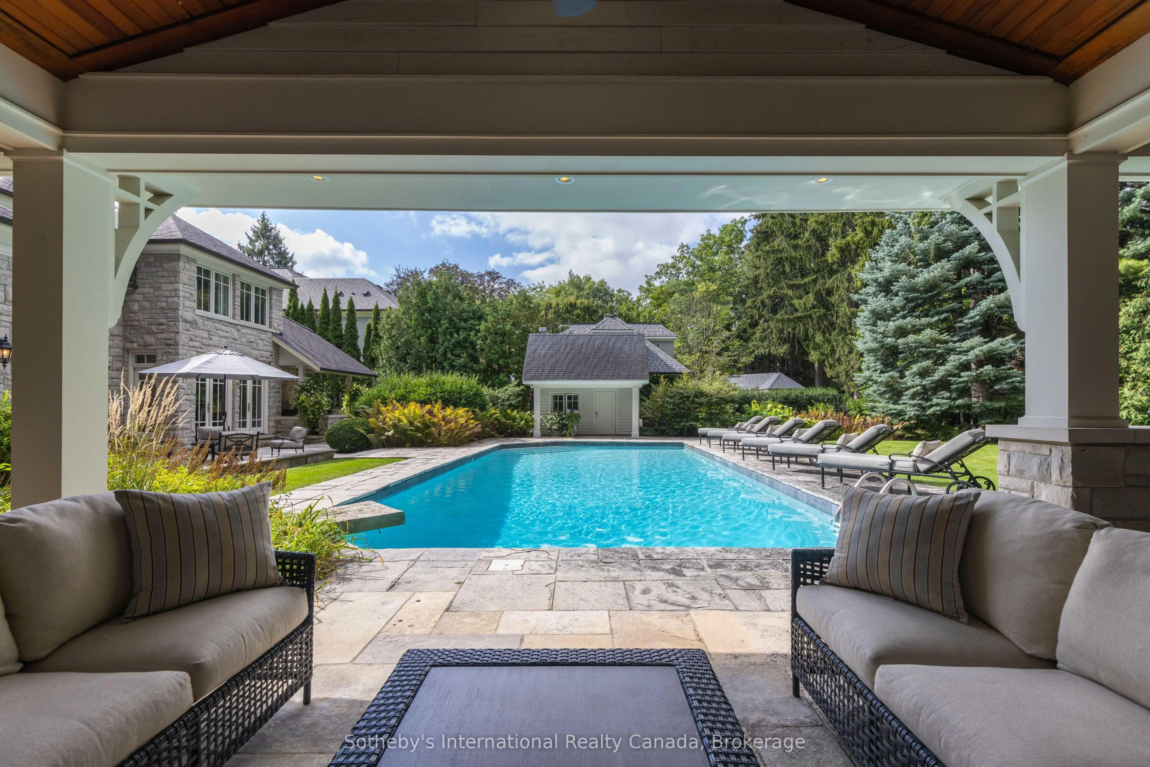 1073 Lakeshore Road E