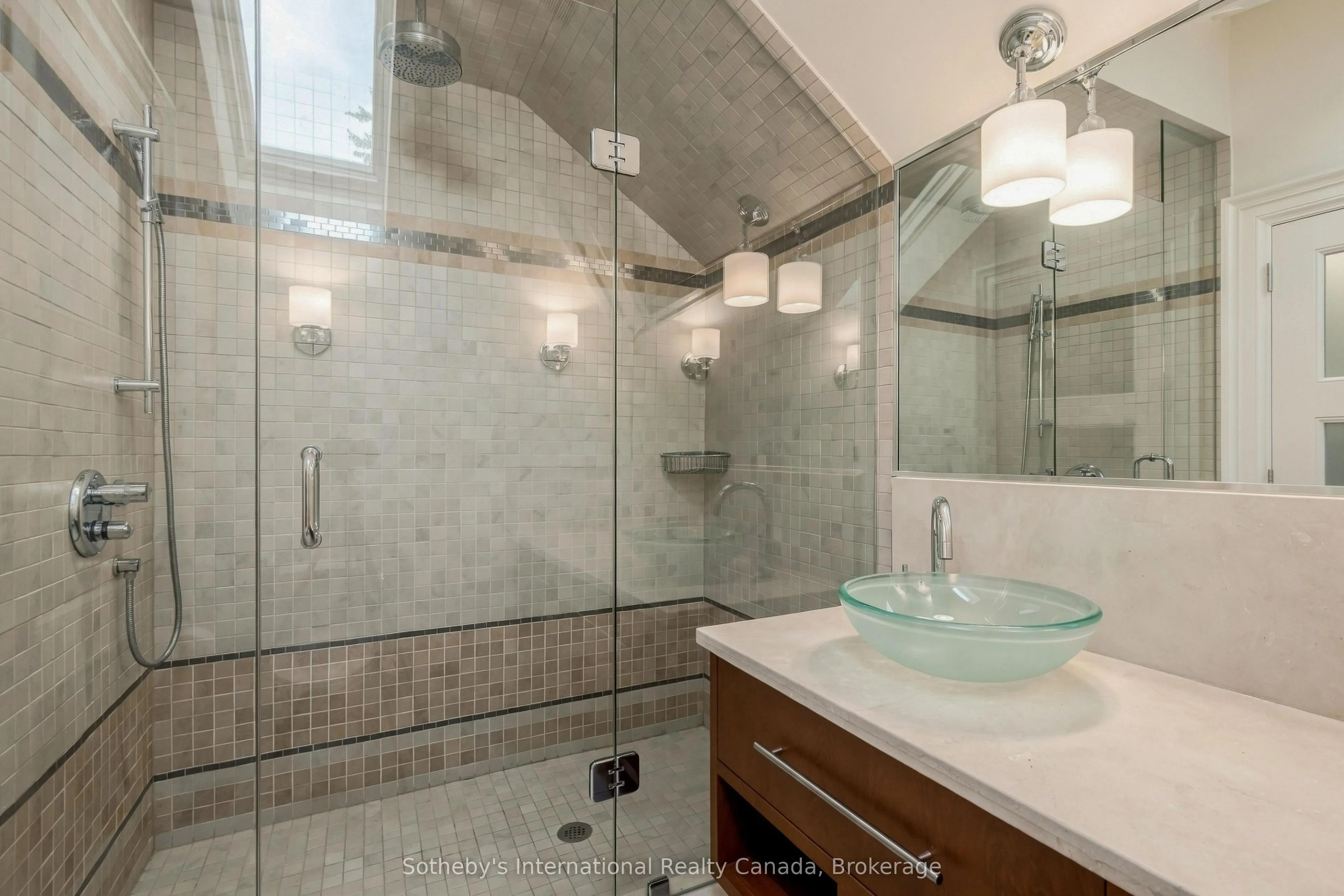 1073 Lakeshore Road E