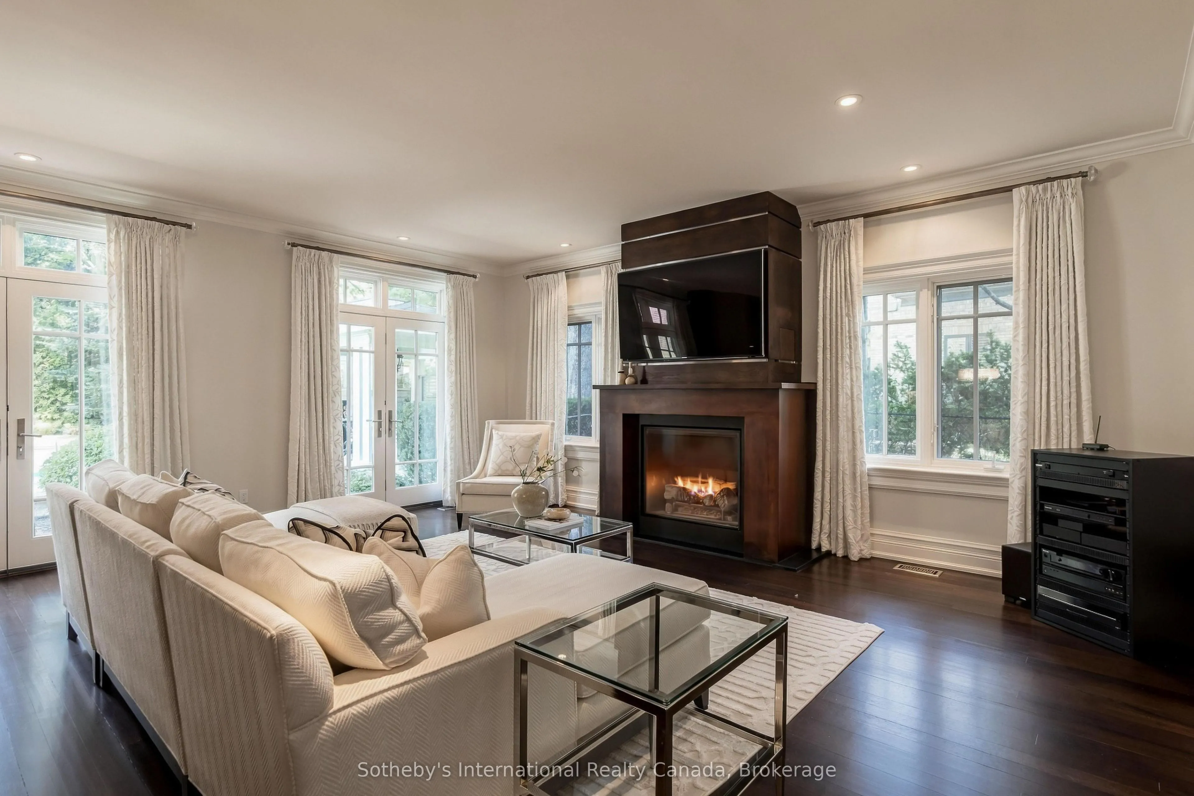 1073 Lakeshore Road E