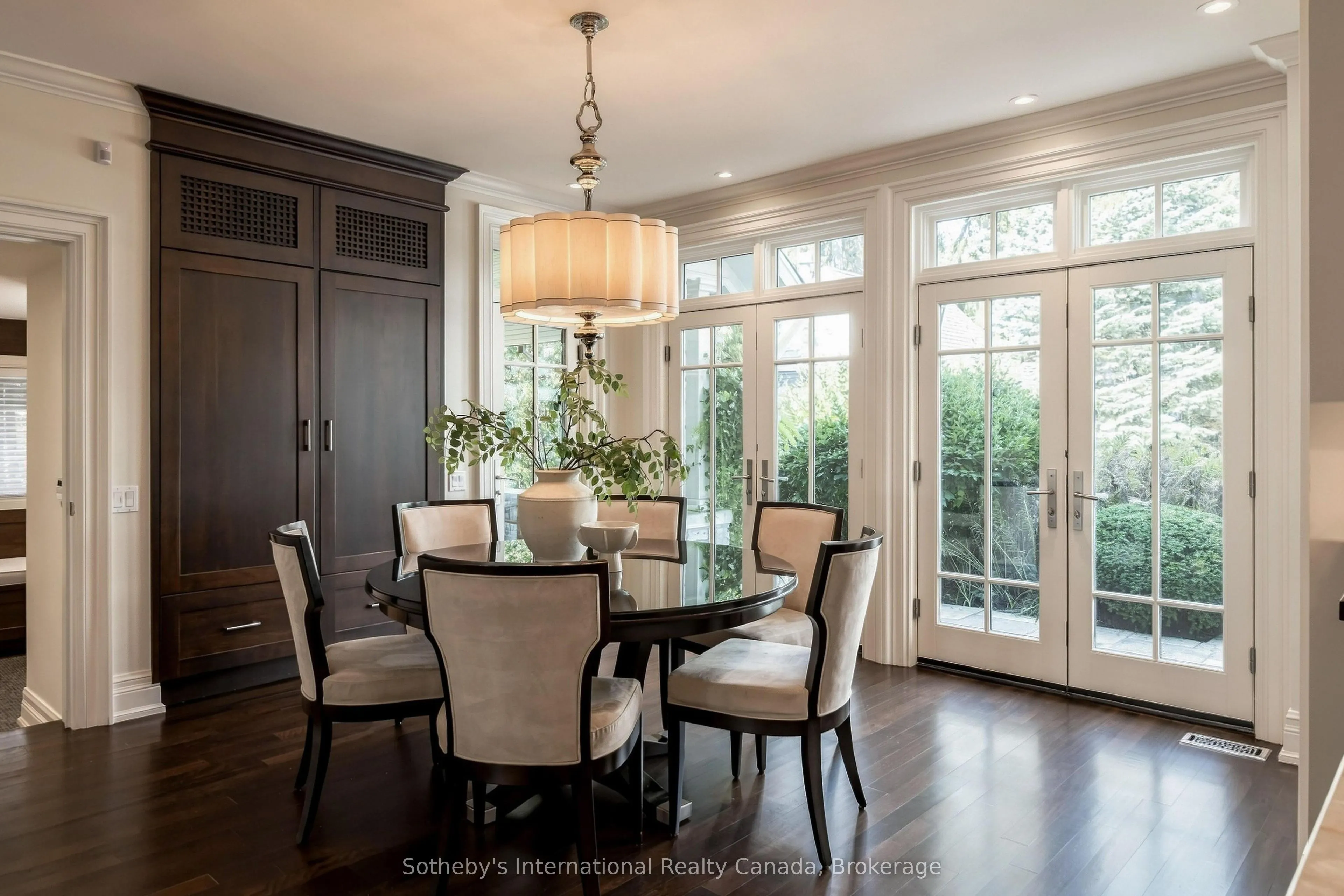 1073 Lakeshore Road E