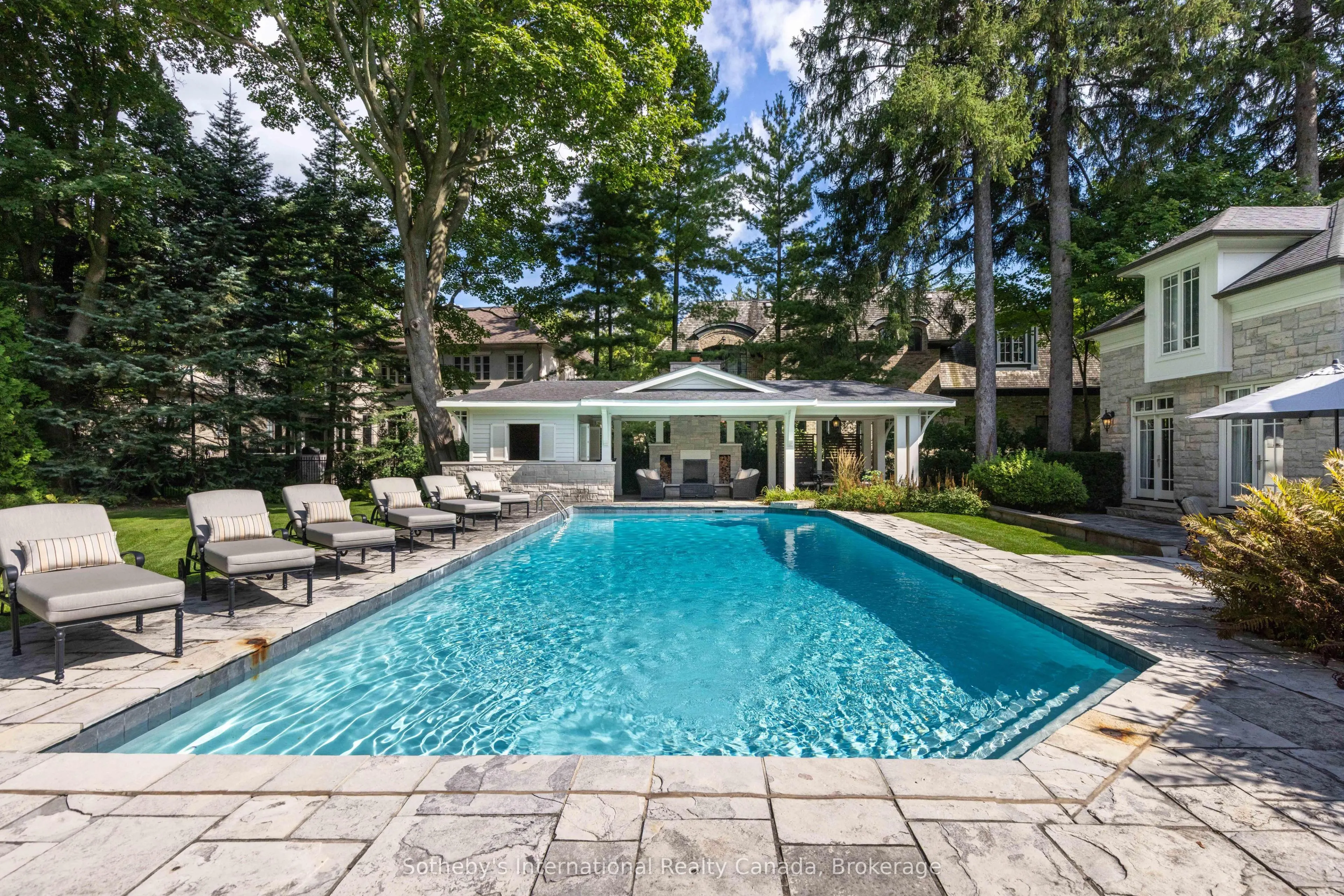 1073 Lakeshore Road E