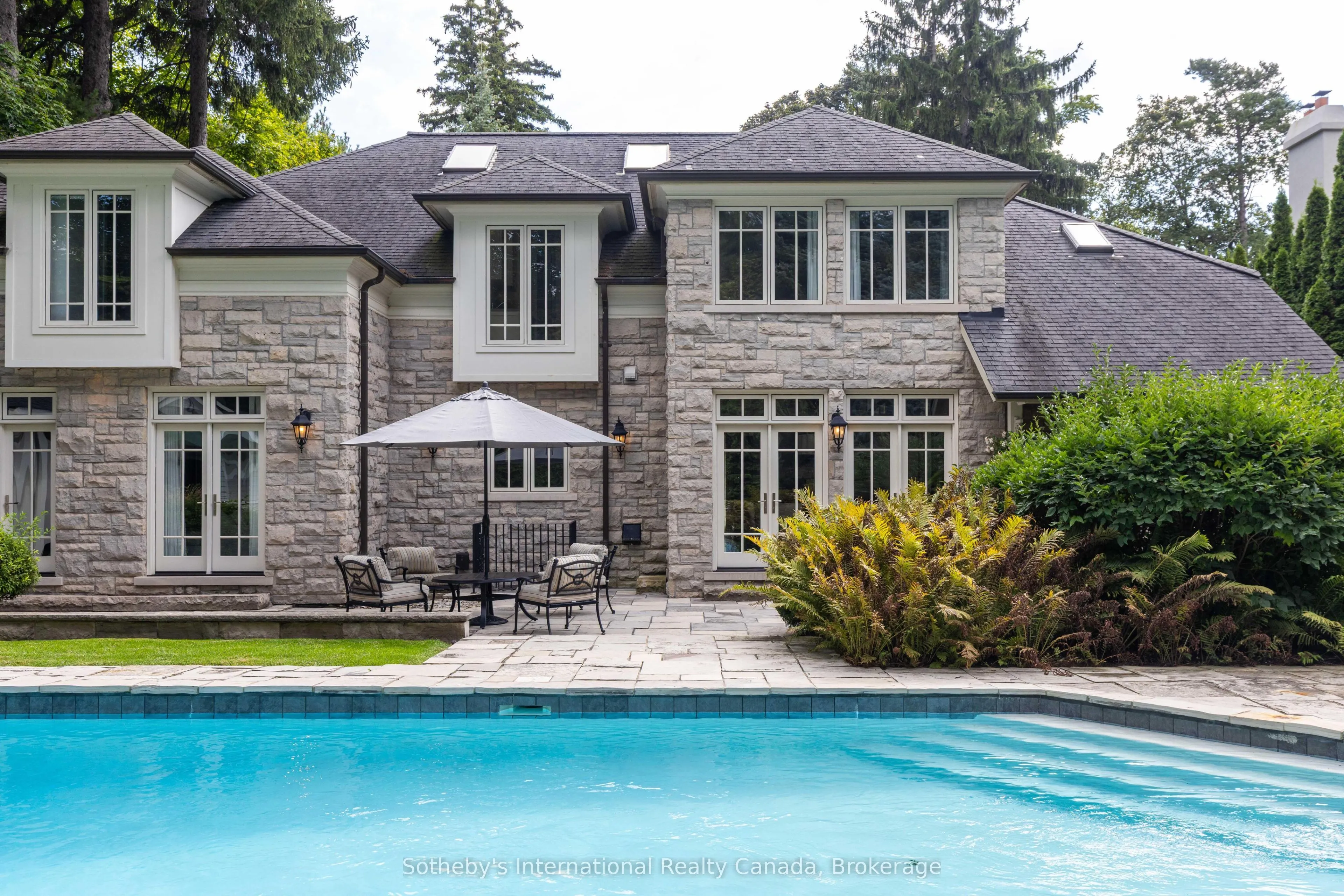 1073 Lakeshore Road E