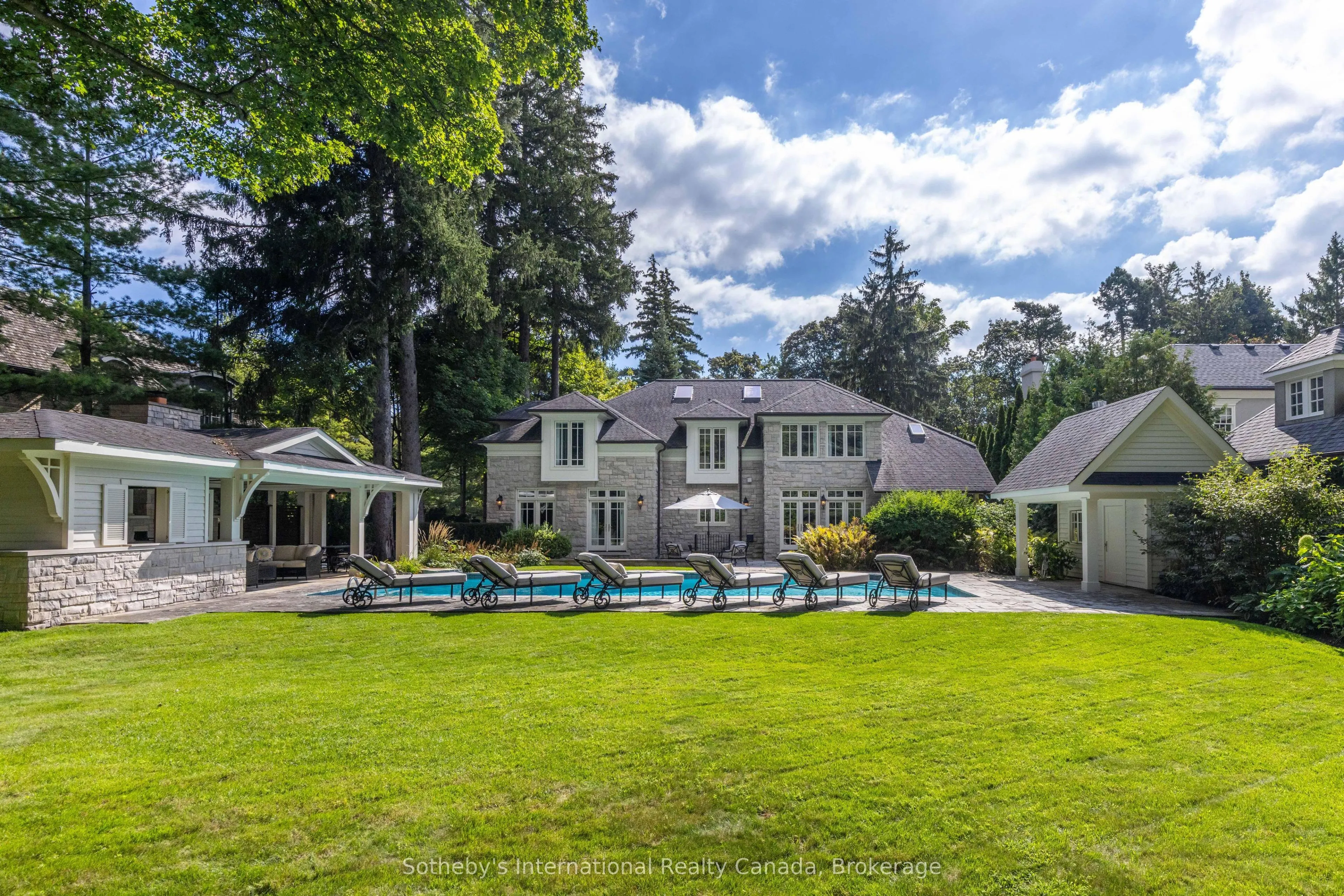 1073 Lakeshore Road E