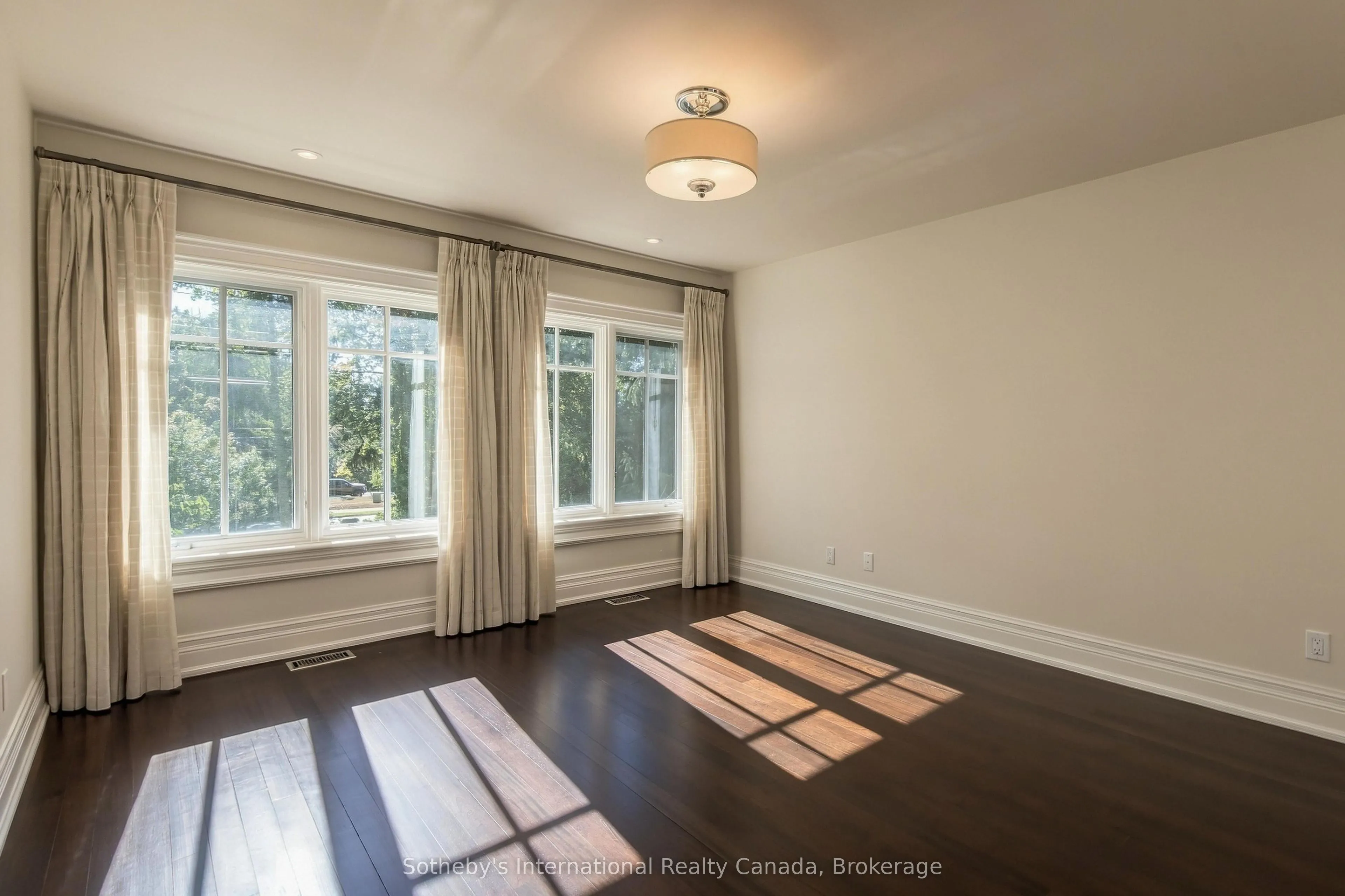 1073 Lakeshore Road E