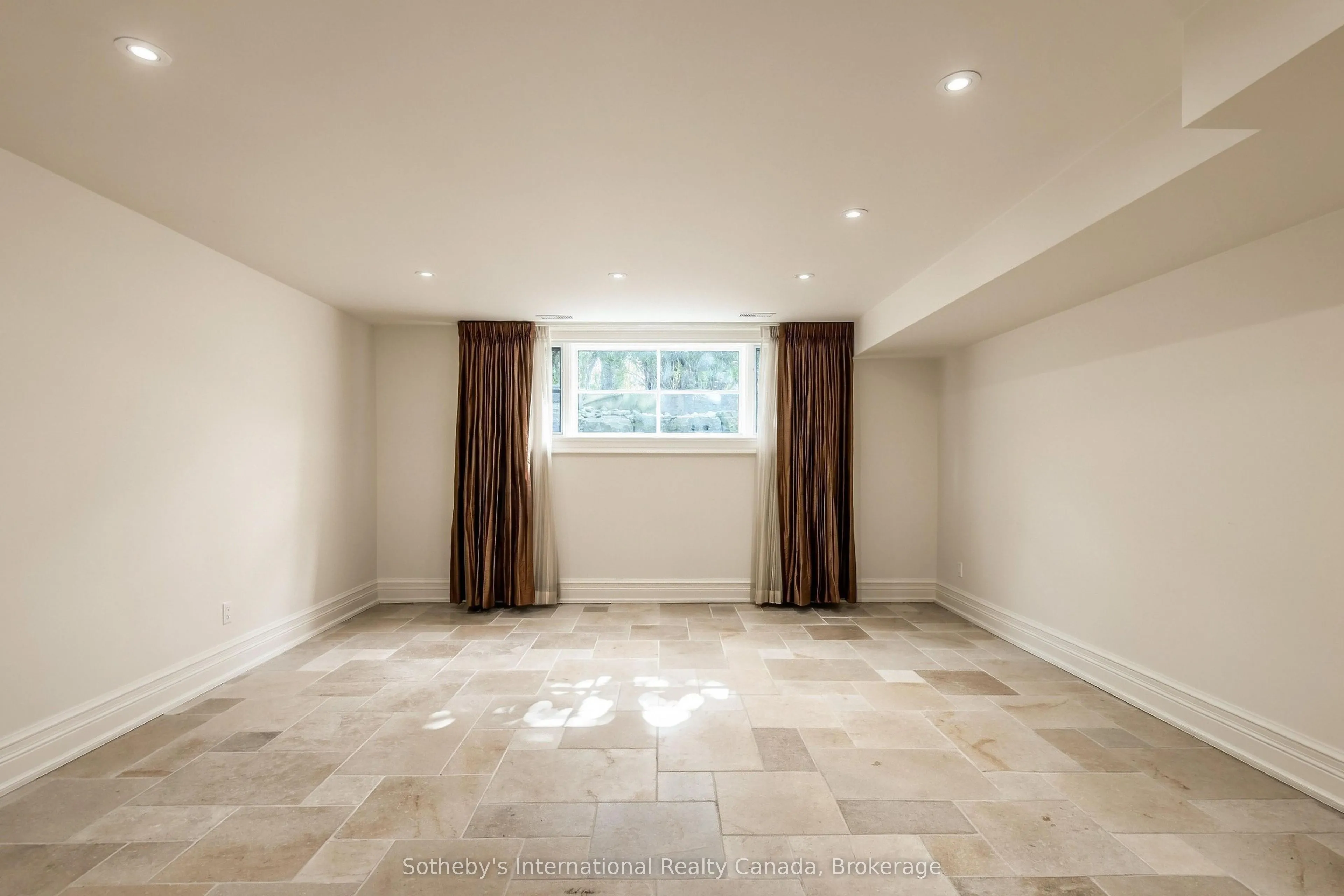 1073 Lakeshore Road E