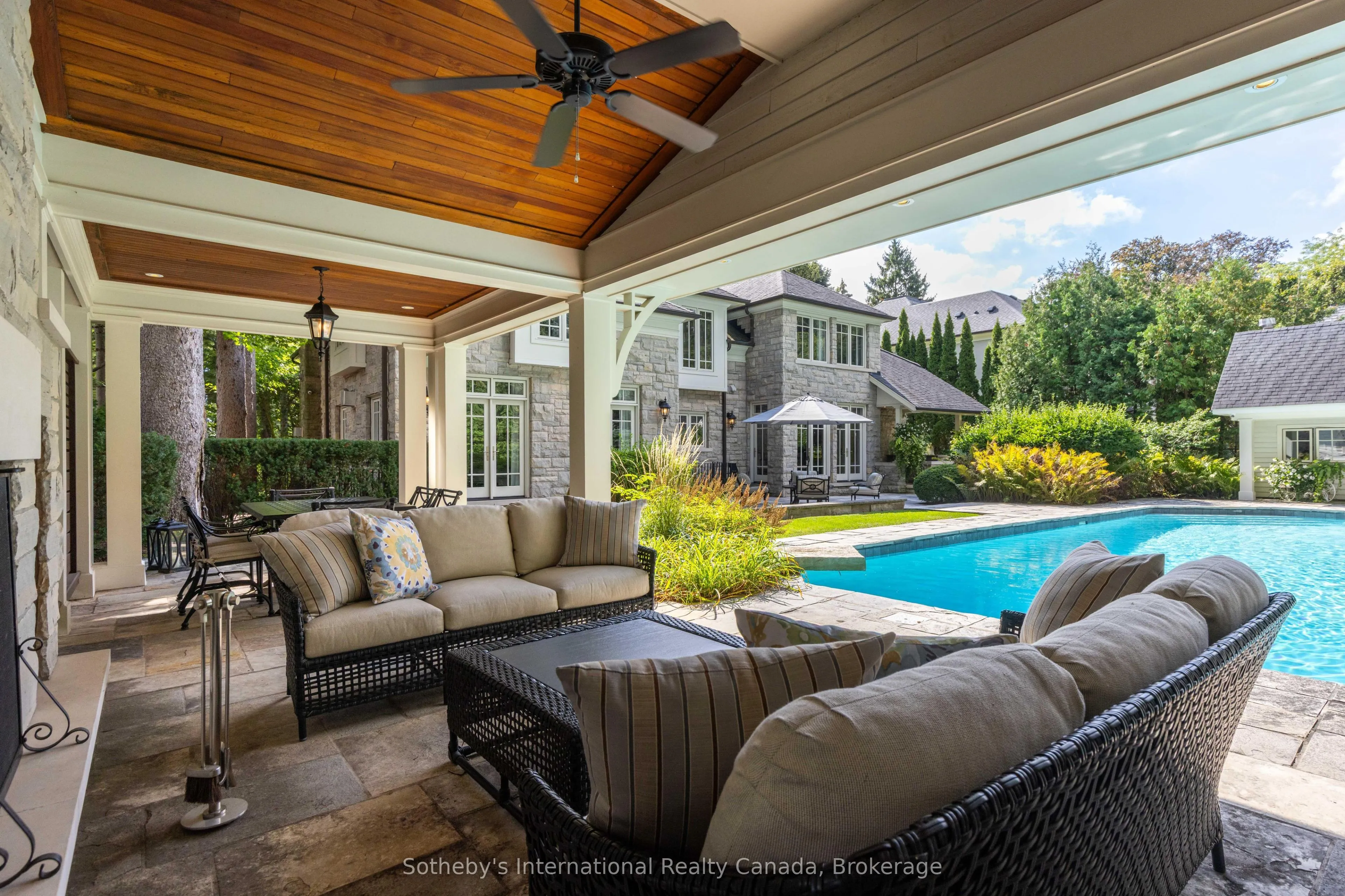 1073 Lakeshore Road E