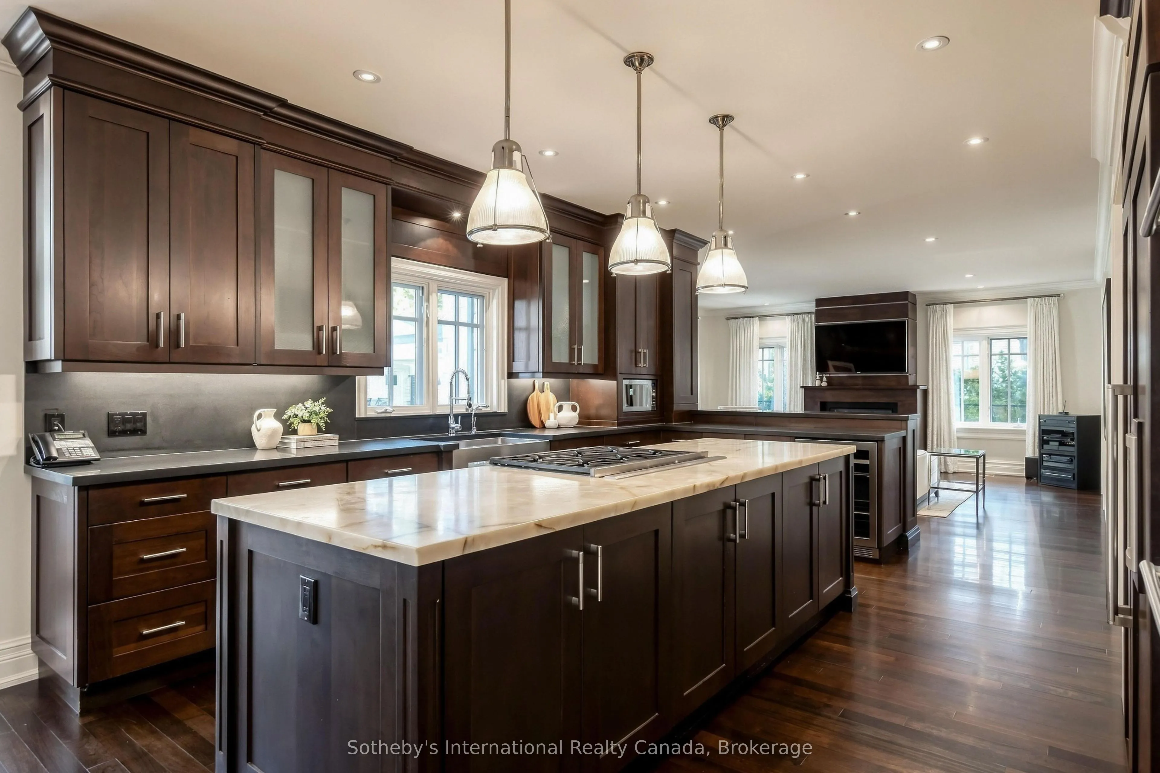 1073 Lakeshore Road E
