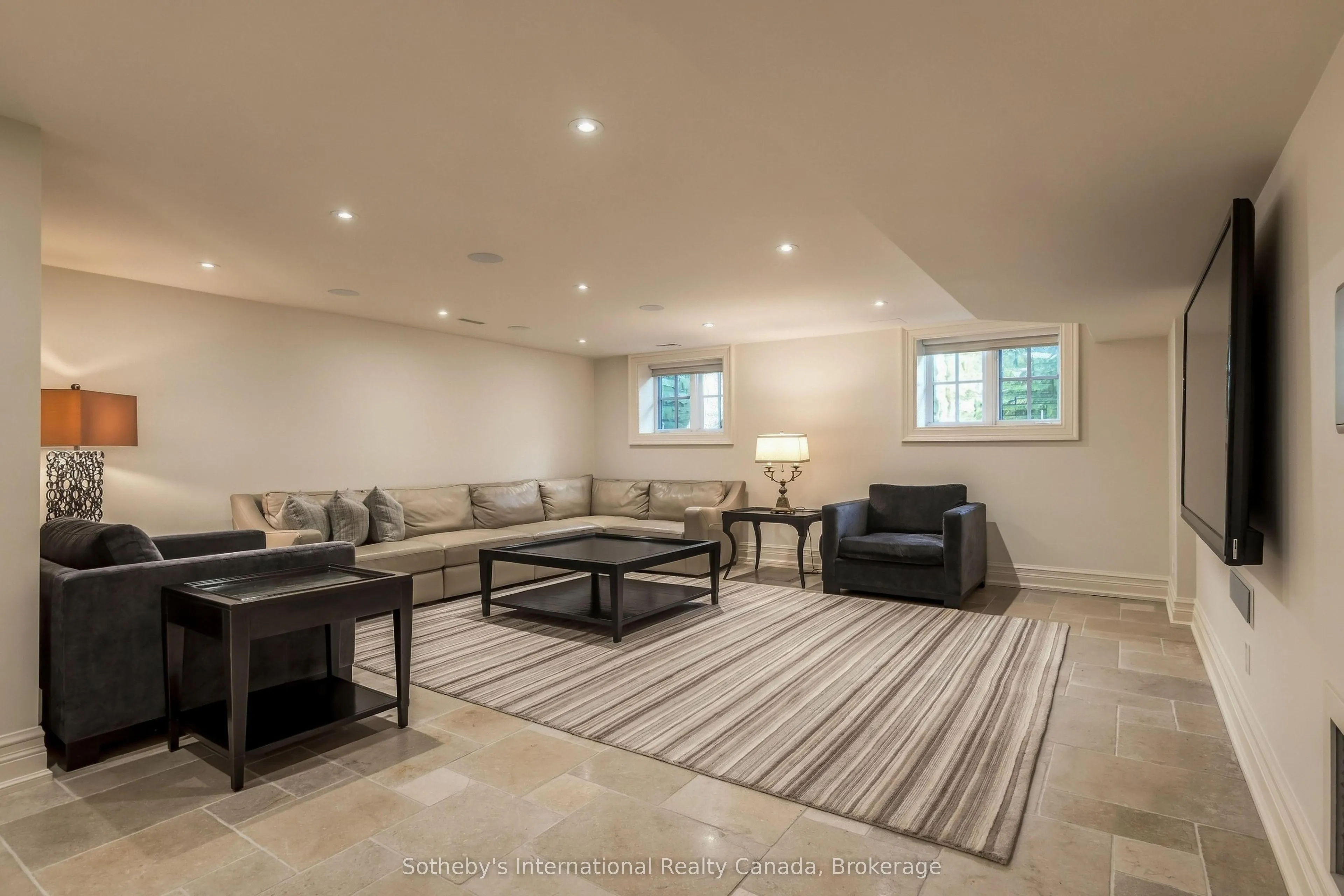 1073 Lakeshore Road E