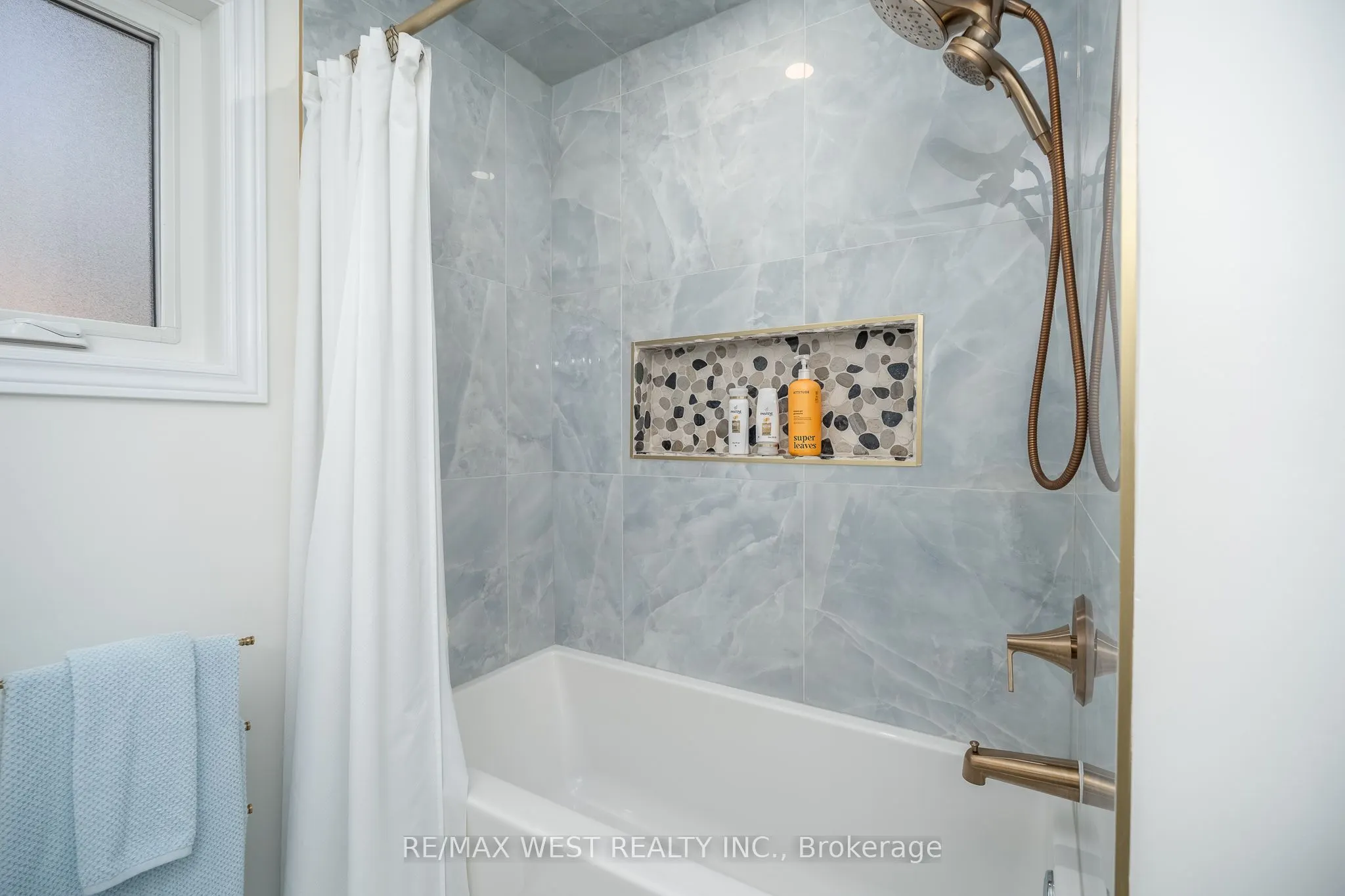 1246 Old Oak Drive