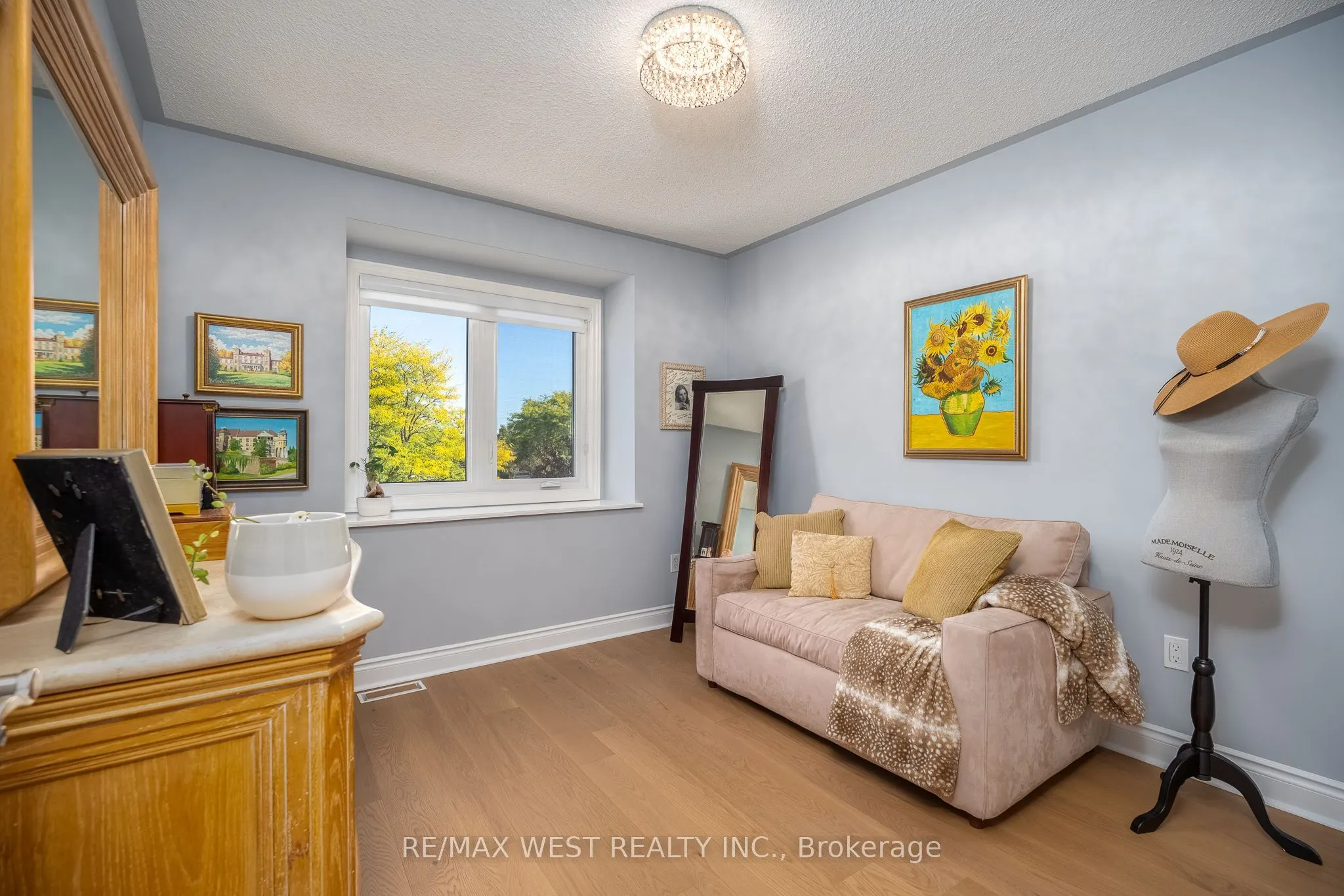 1246 Old Oak Drive