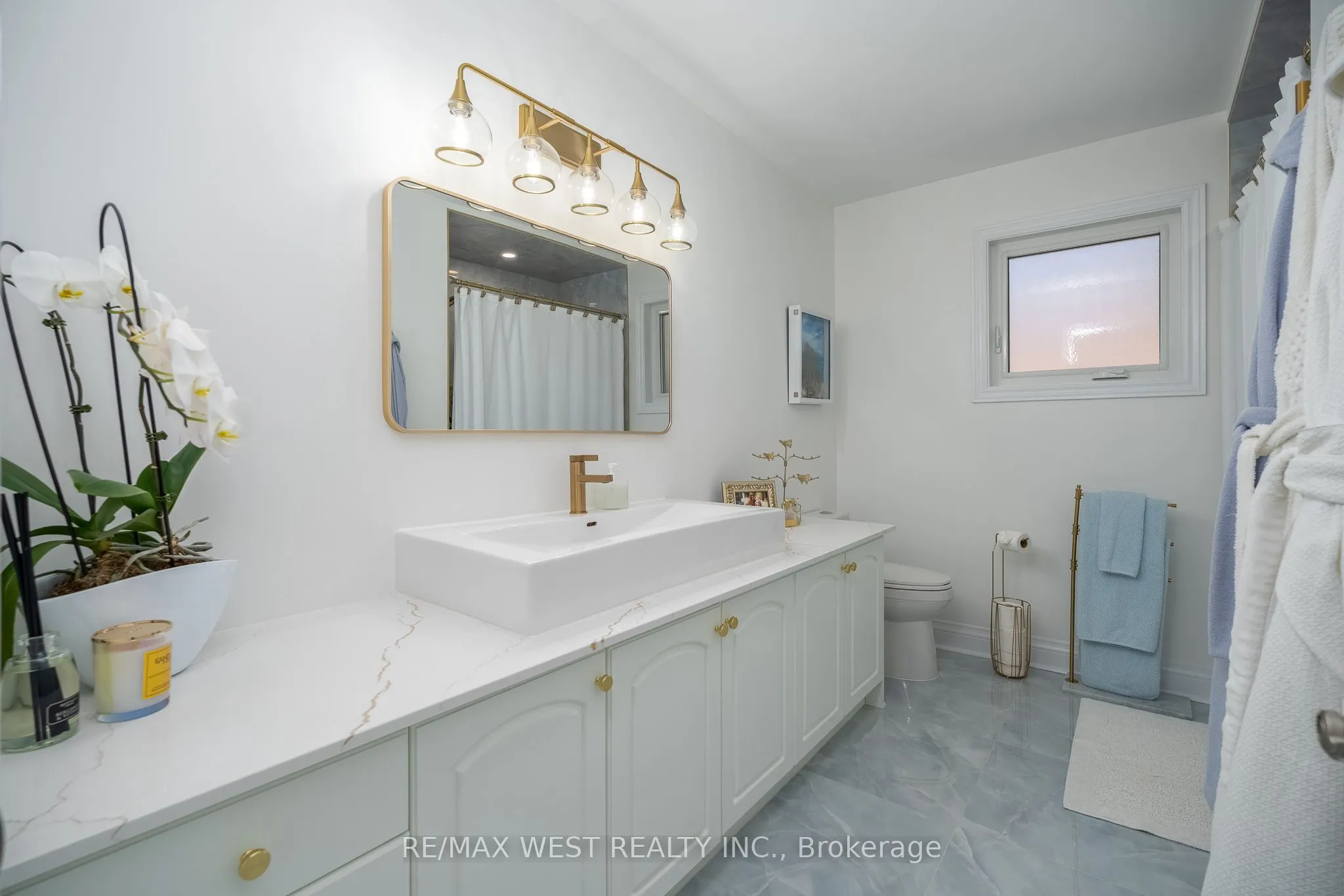 1246 Old Oak Drive