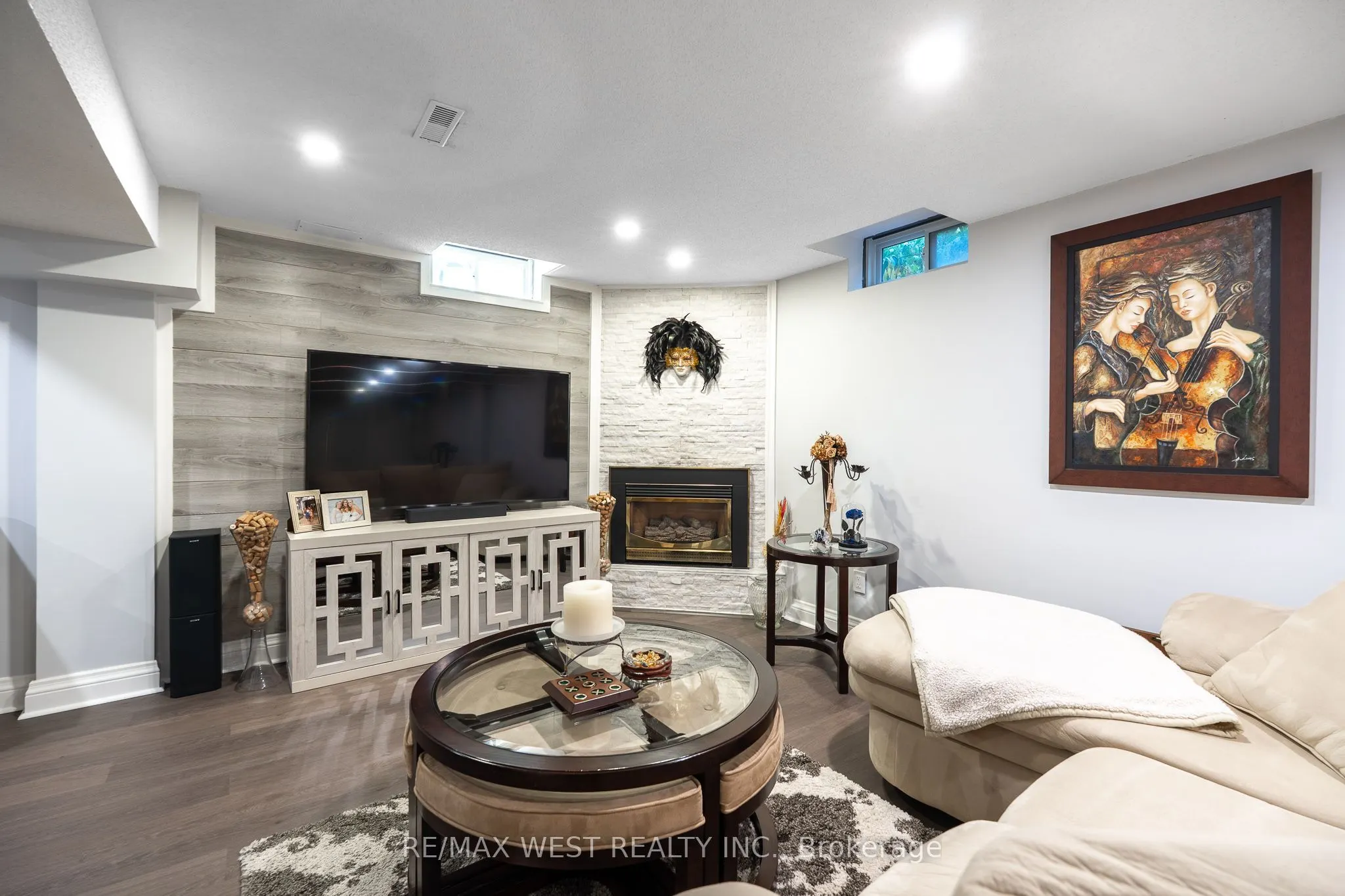 1246 Old Oak Drive