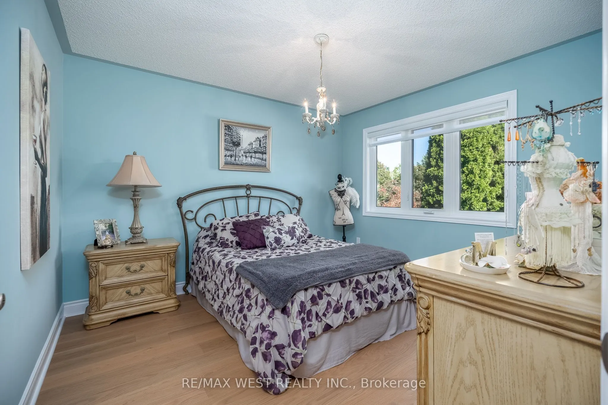 1246 Old Oak Drive