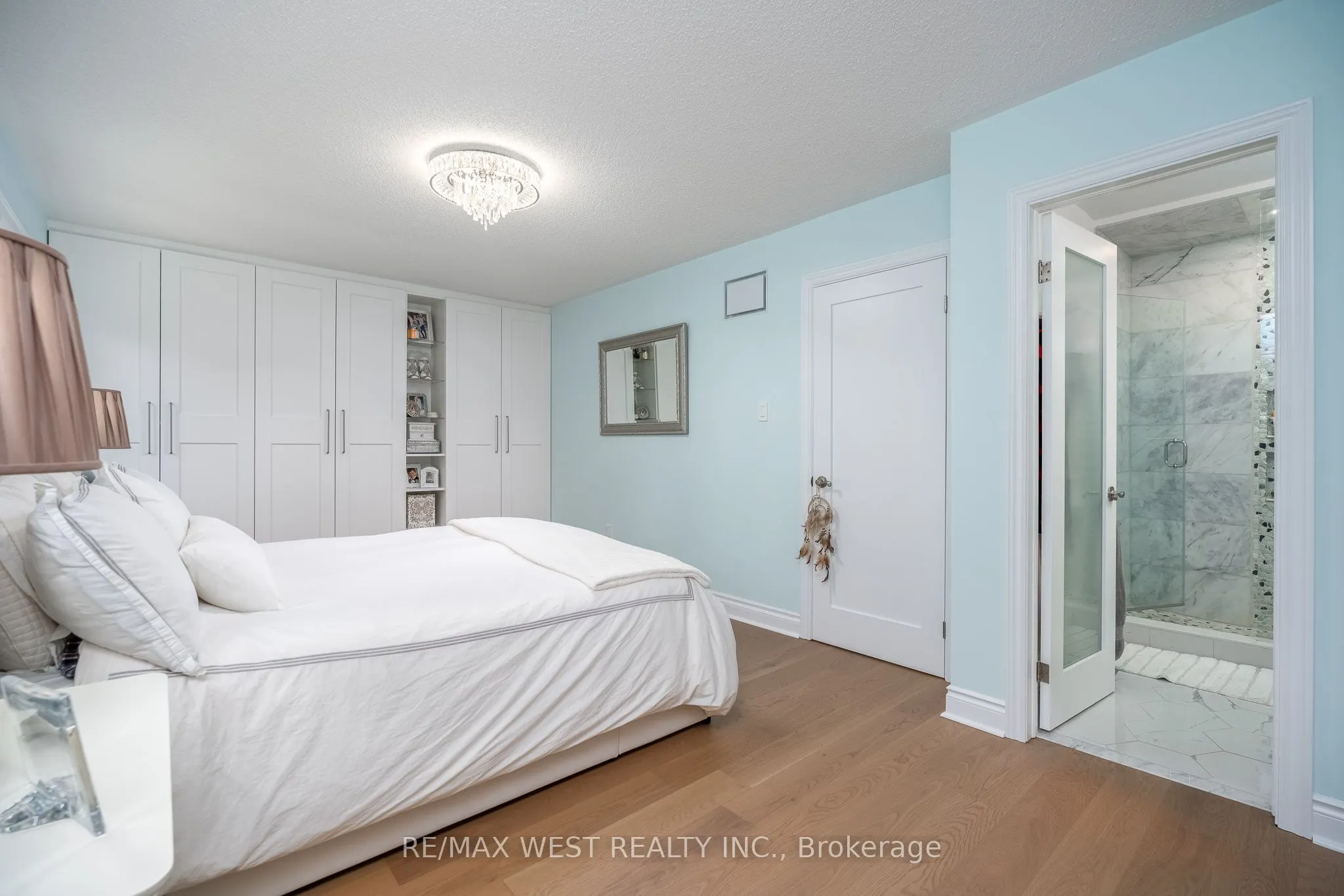 1246 Old Oak Drive