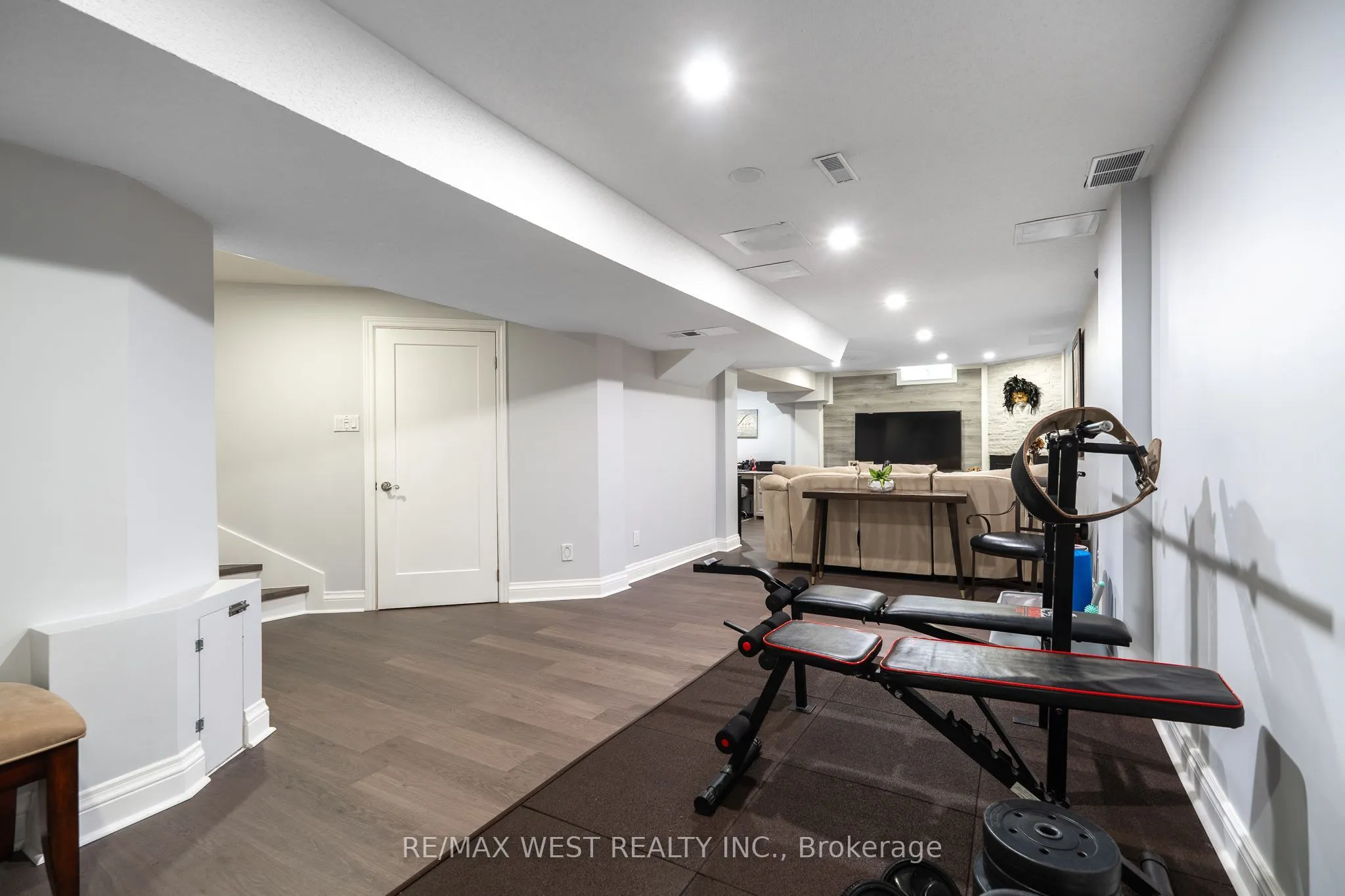 1246 Old Oak Drive
