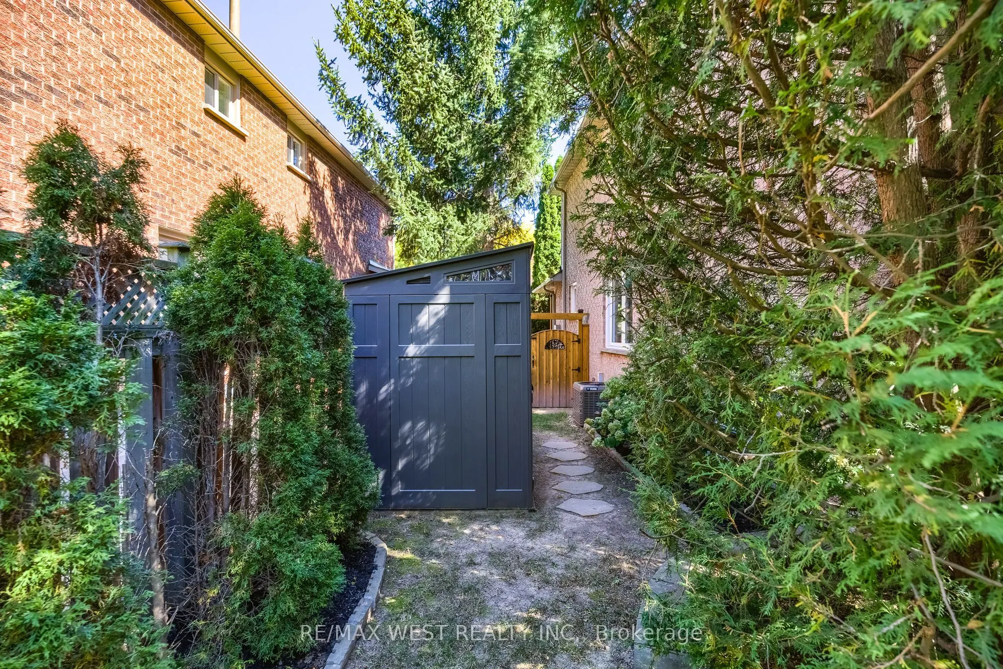 1246 Old Oak Drive
