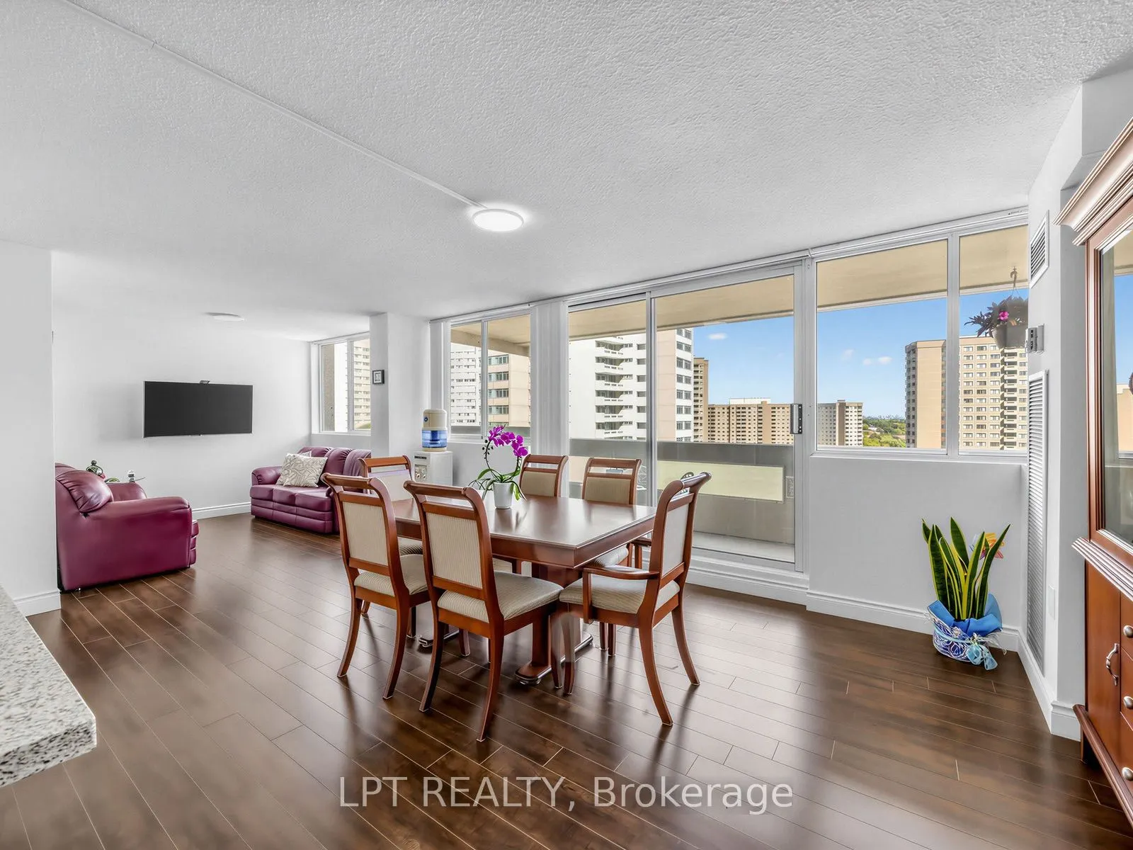 3590 Kaneff Crescent #1112