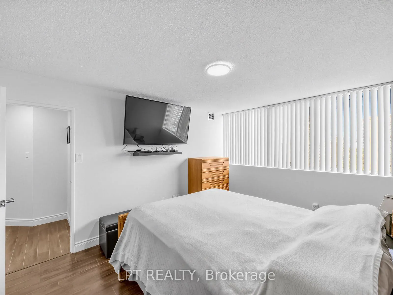 3590 Kaneff Crescent #1112