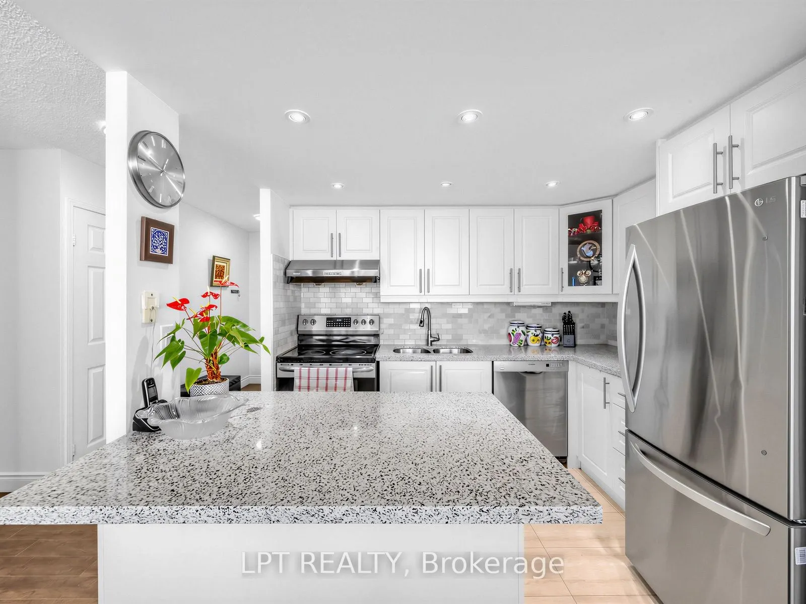 3590 Kaneff Crescent #1112