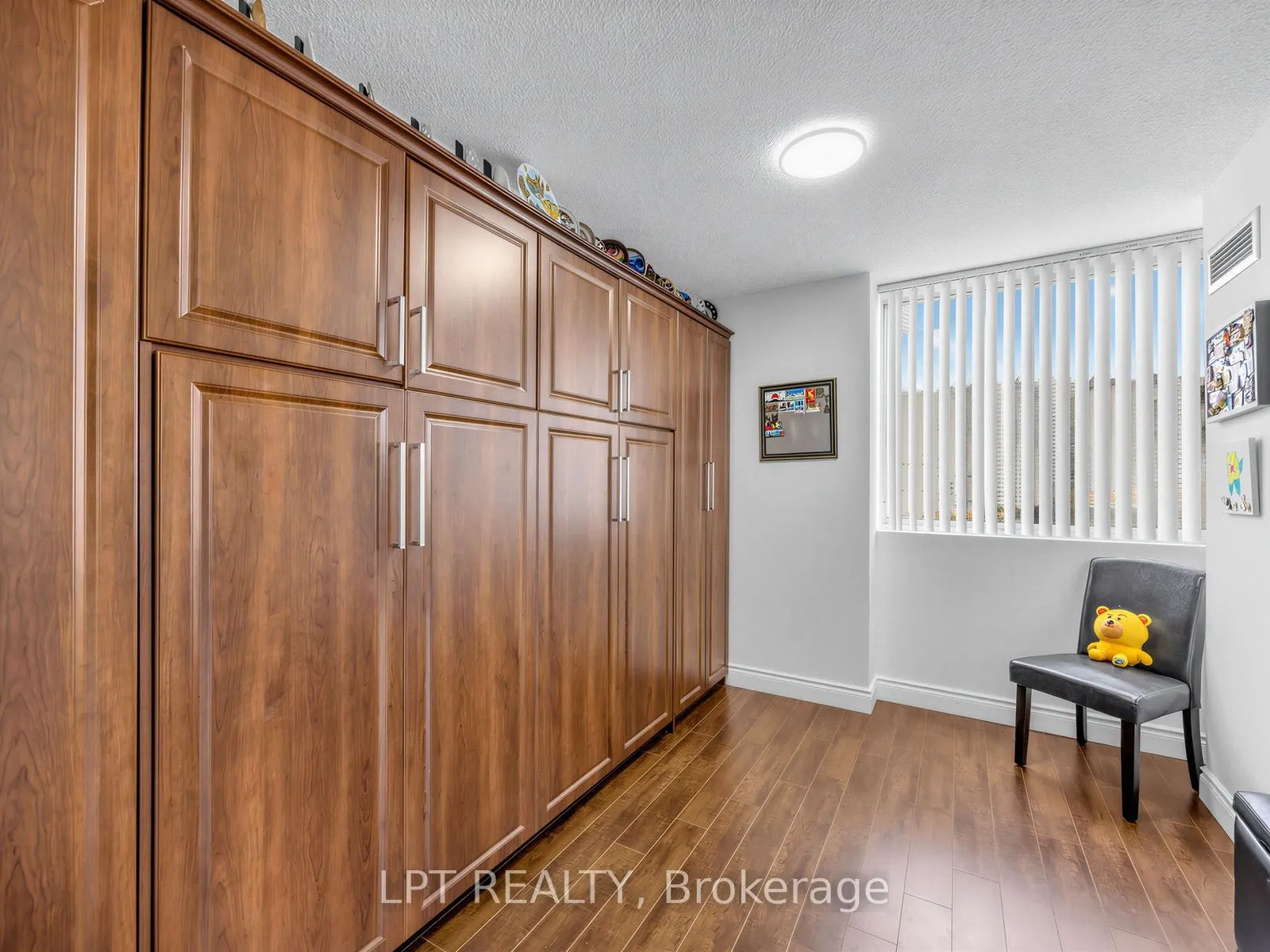 3590 Kaneff Crescent #1112