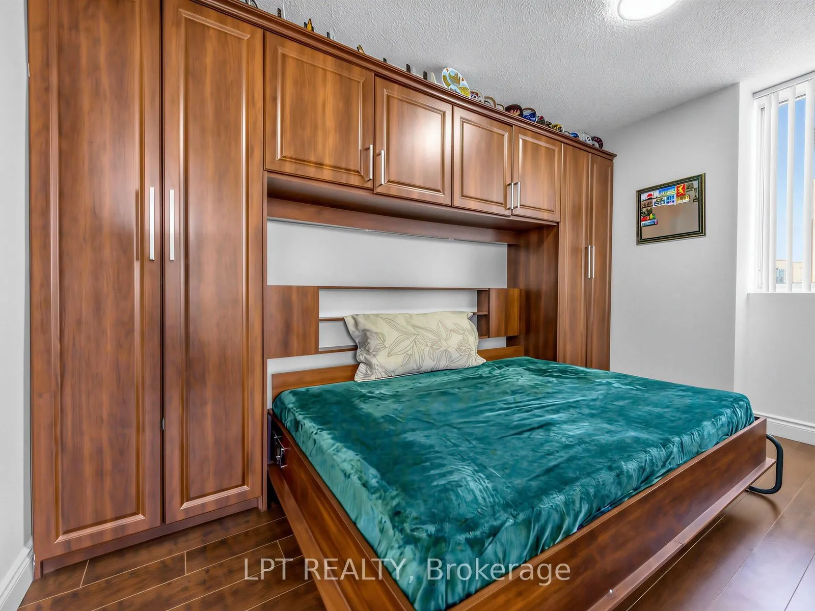 3590 Kaneff Crescent #1112
