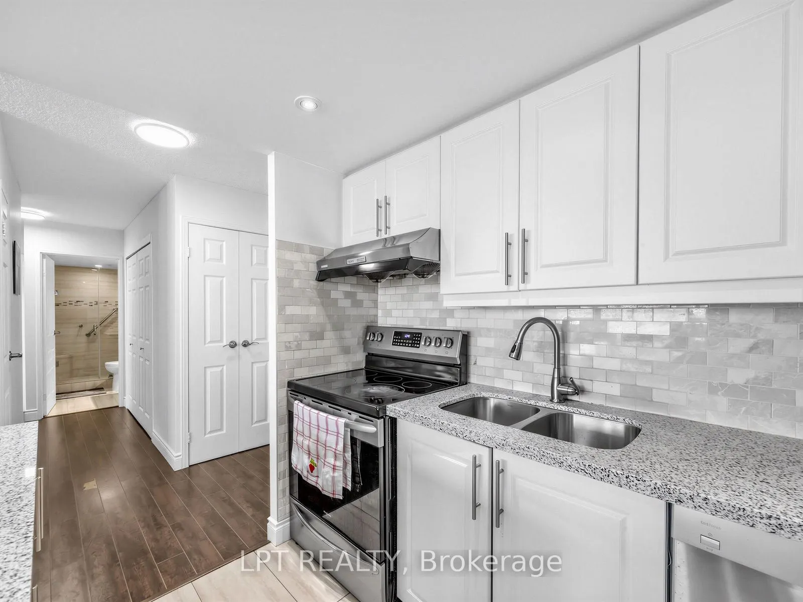 3590 Kaneff Crescent #1112