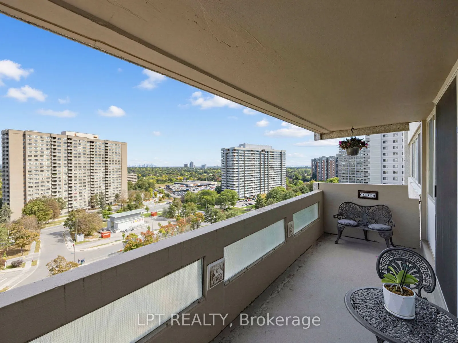 3590 Kaneff Crescent #1112