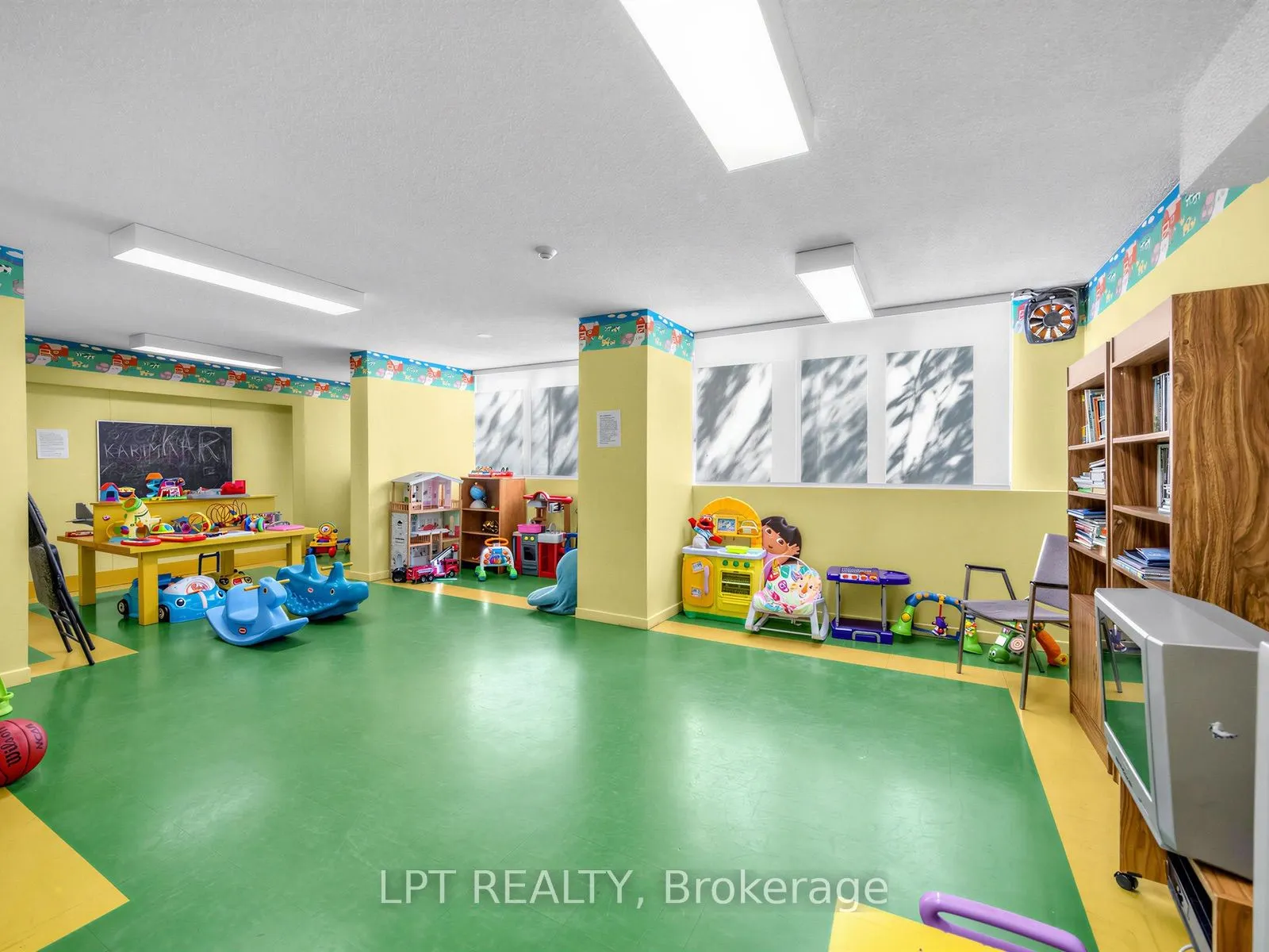 3590 Kaneff Crescent #1112
