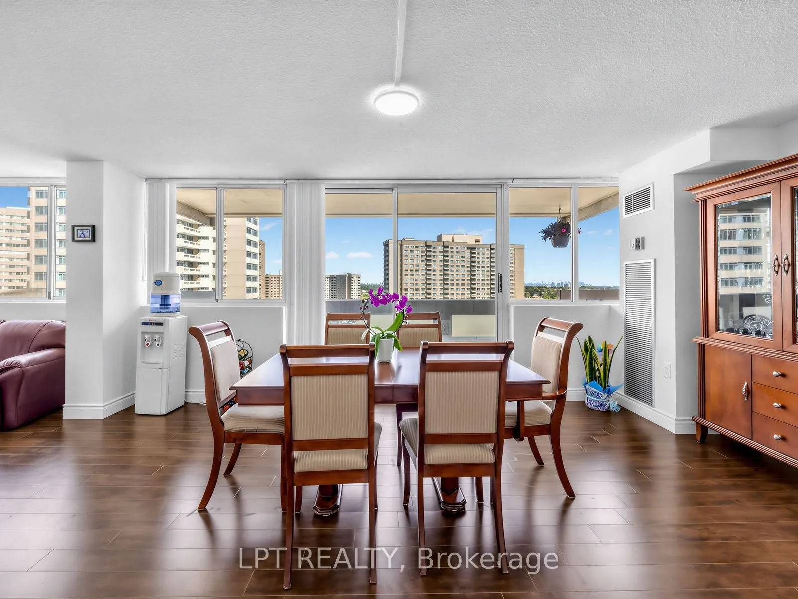 3590 Kaneff Crescent #1112