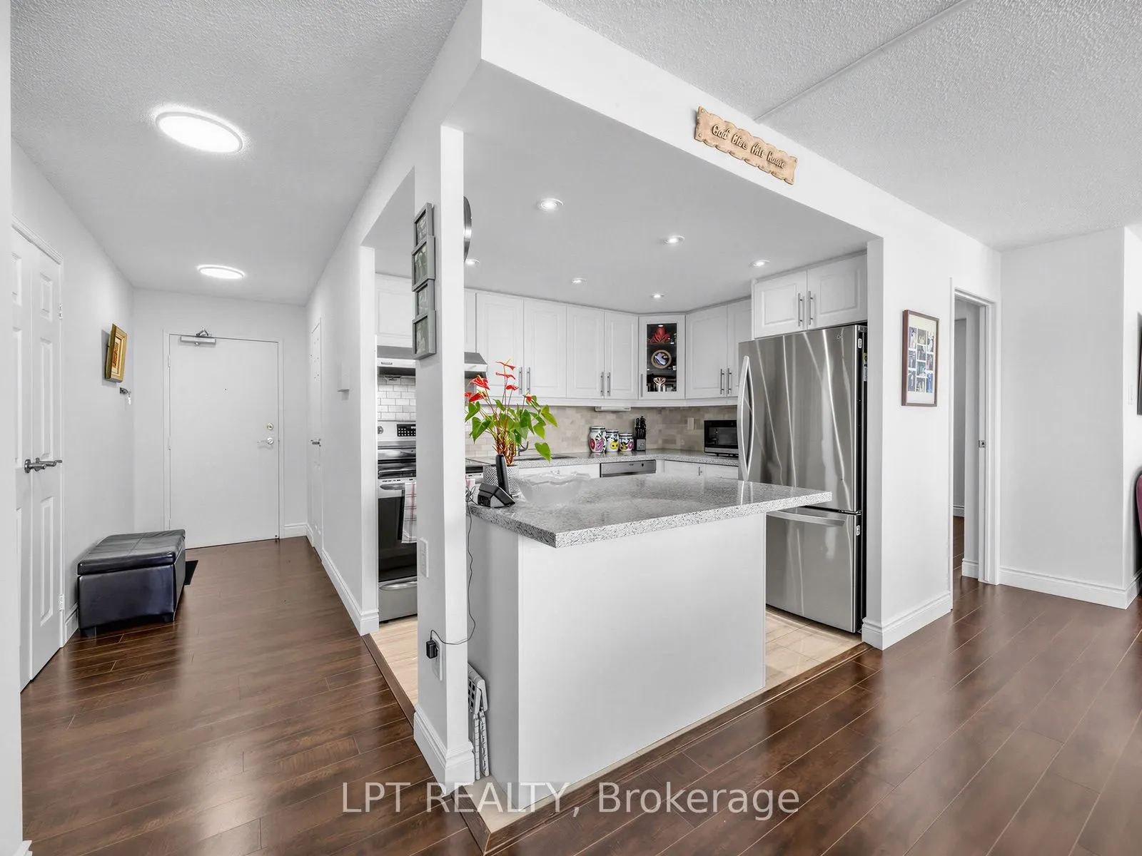 3590 Kaneff Crescent #1112