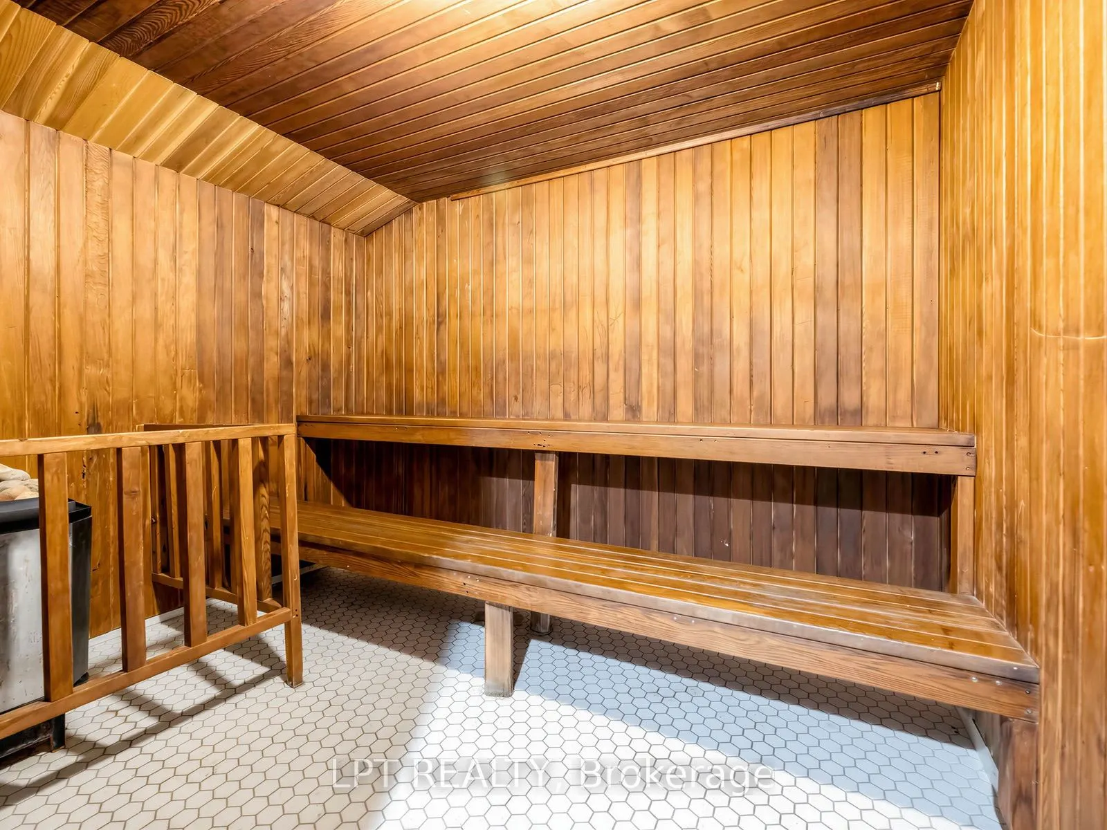 3590 Kaneff Crescent #1112