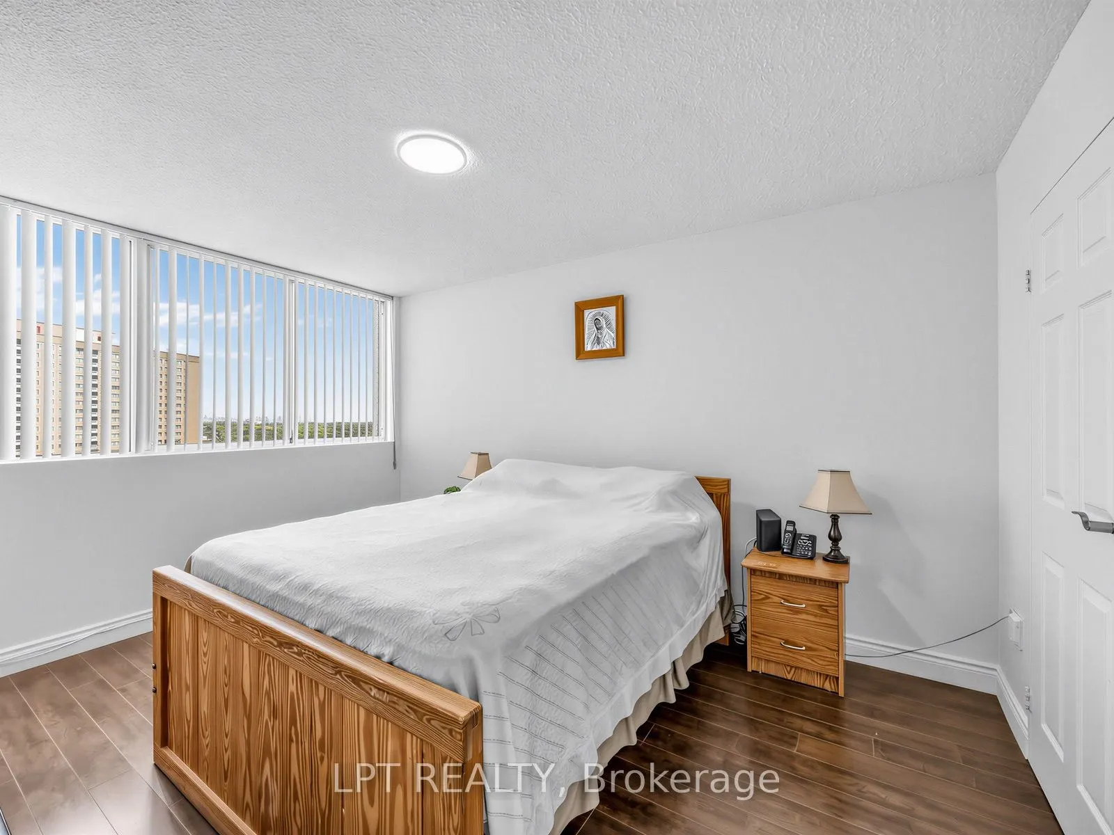3590 Kaneff Crescent #1112