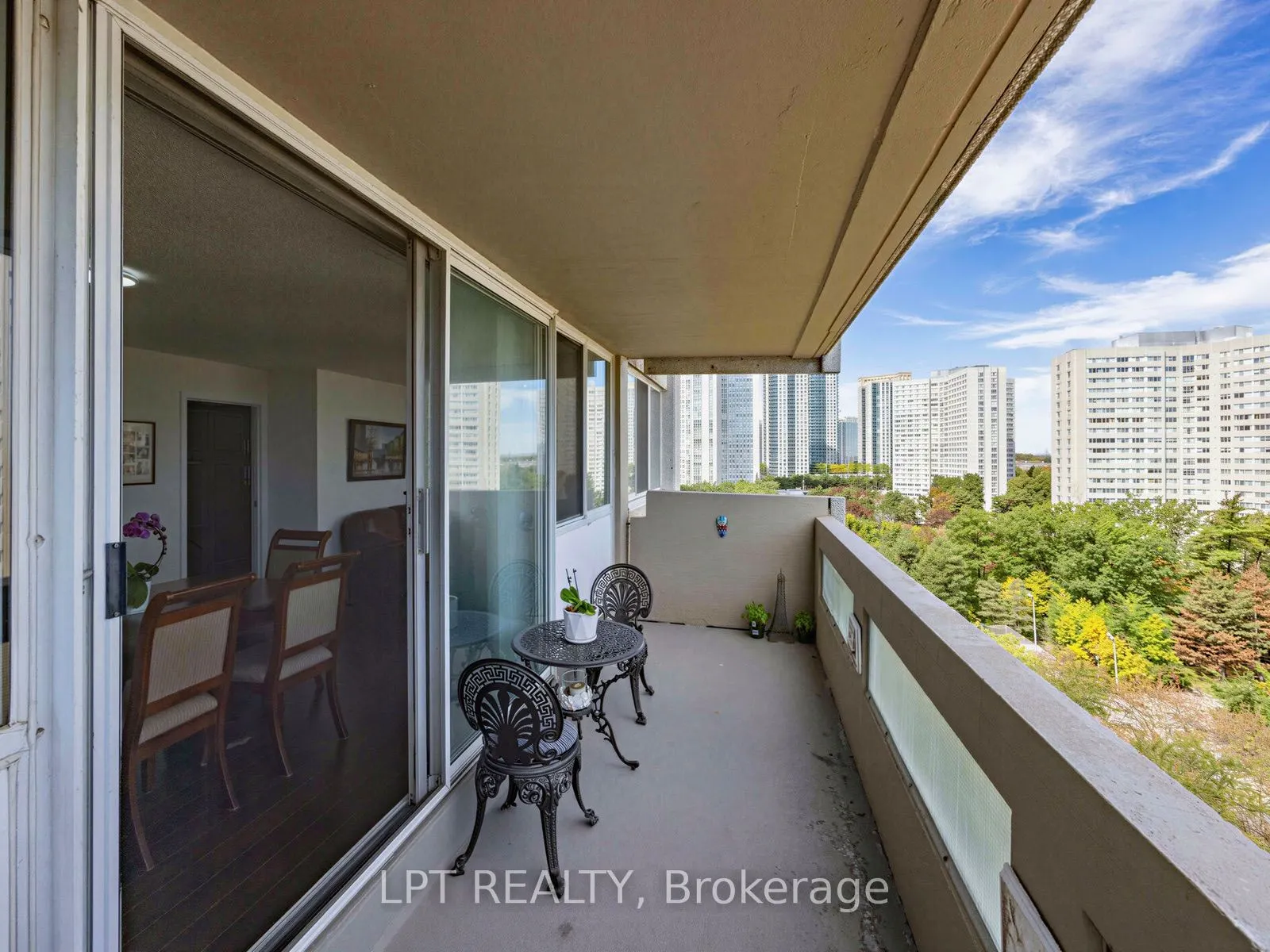 3590 Kaneff Crescent #1112