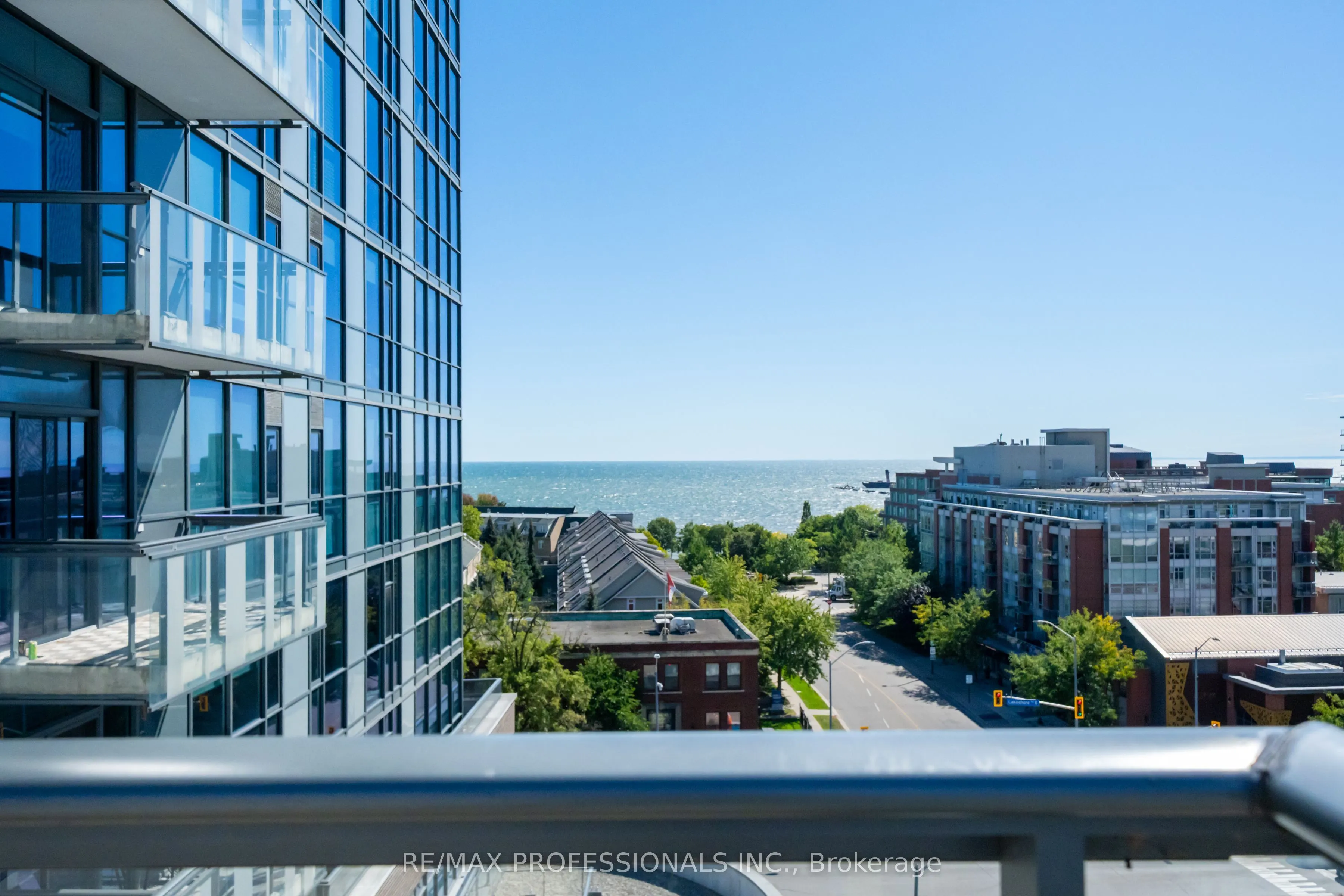 1 Hurontario Street #413
