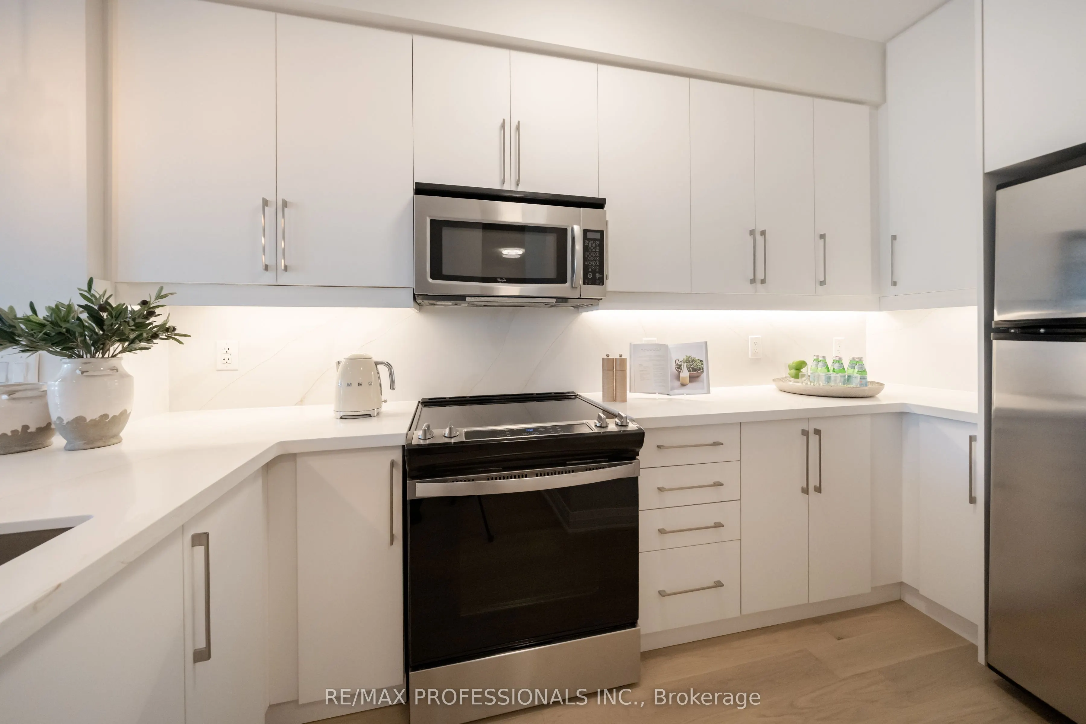 1 Hurontario Street #413