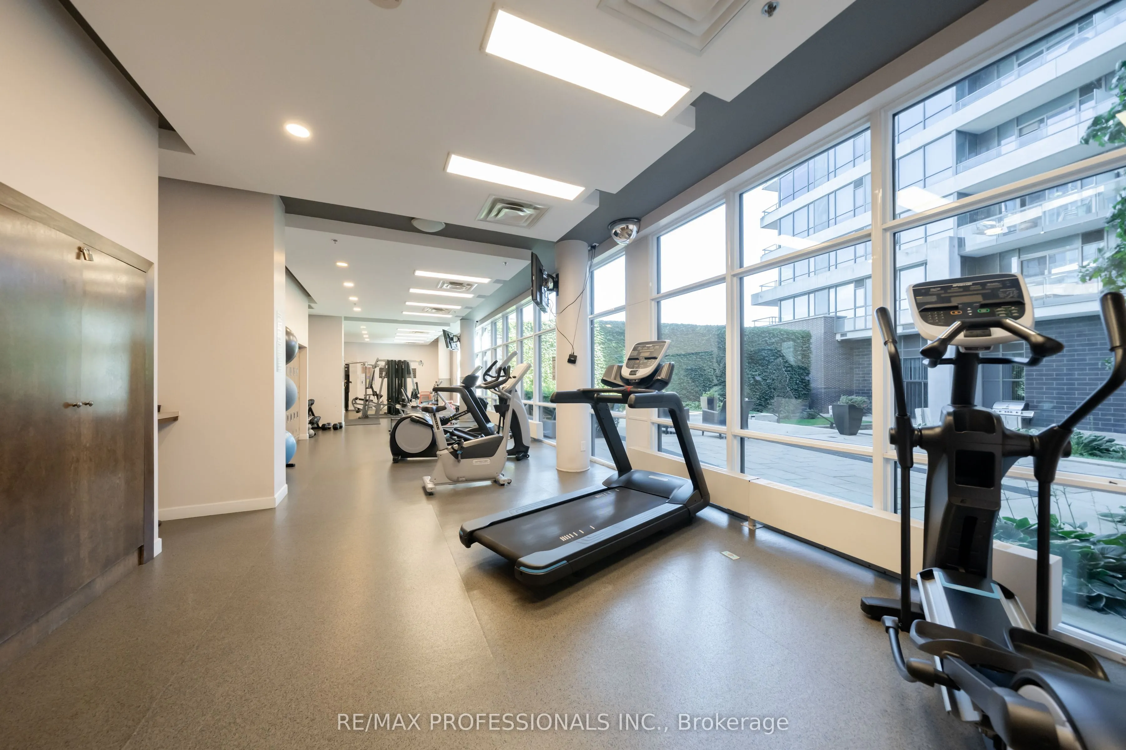 1 Hurontario Street #413