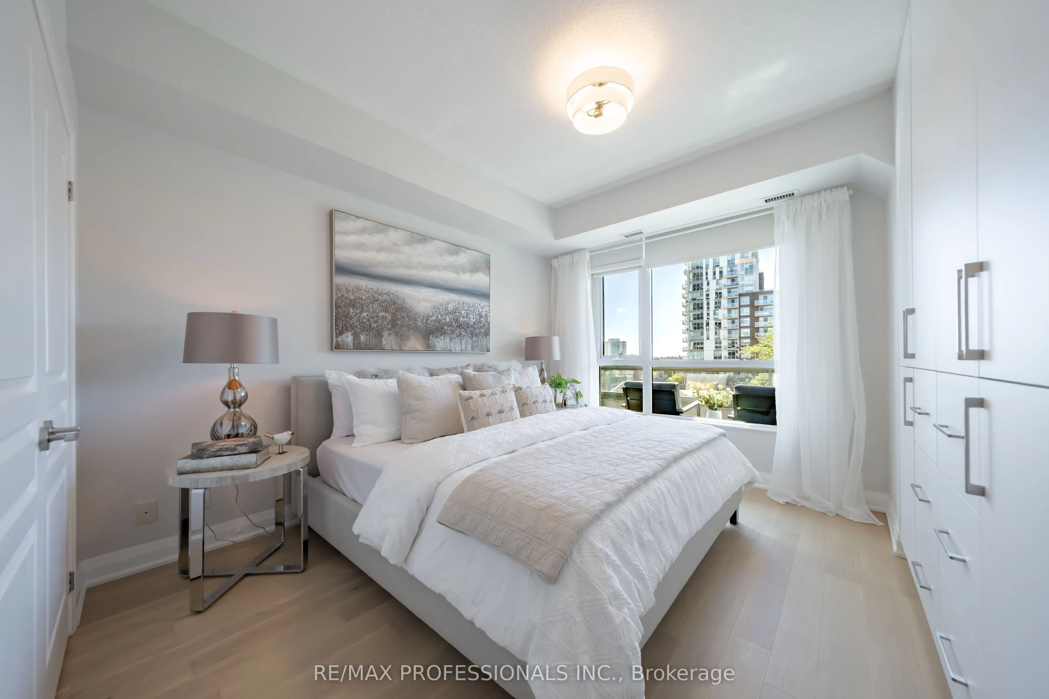 1 Hurontario Street #413